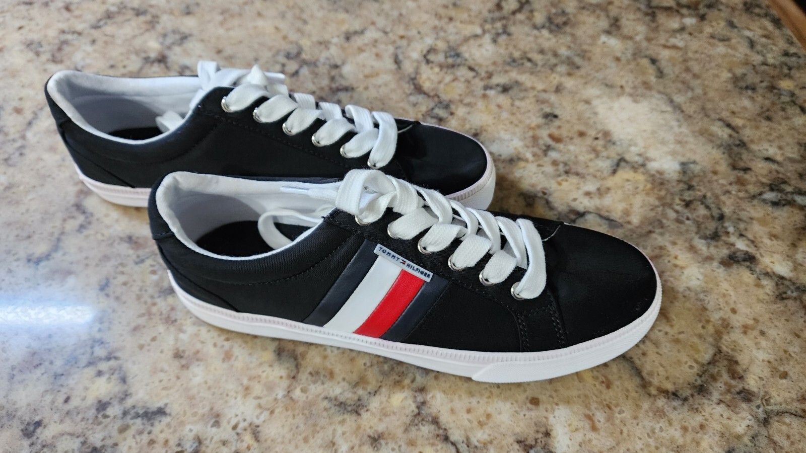 Tommy Hilfiger Women’s Twlightz Sneakers Black Sz 7.5 Lace Up New