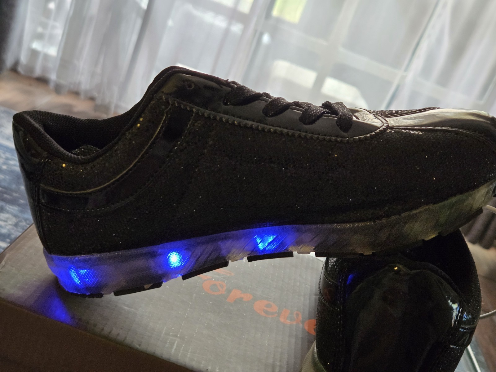 Forever Link Women’s Light Up LED Sneakers Black Glitter UFO Signal-22 Size 7