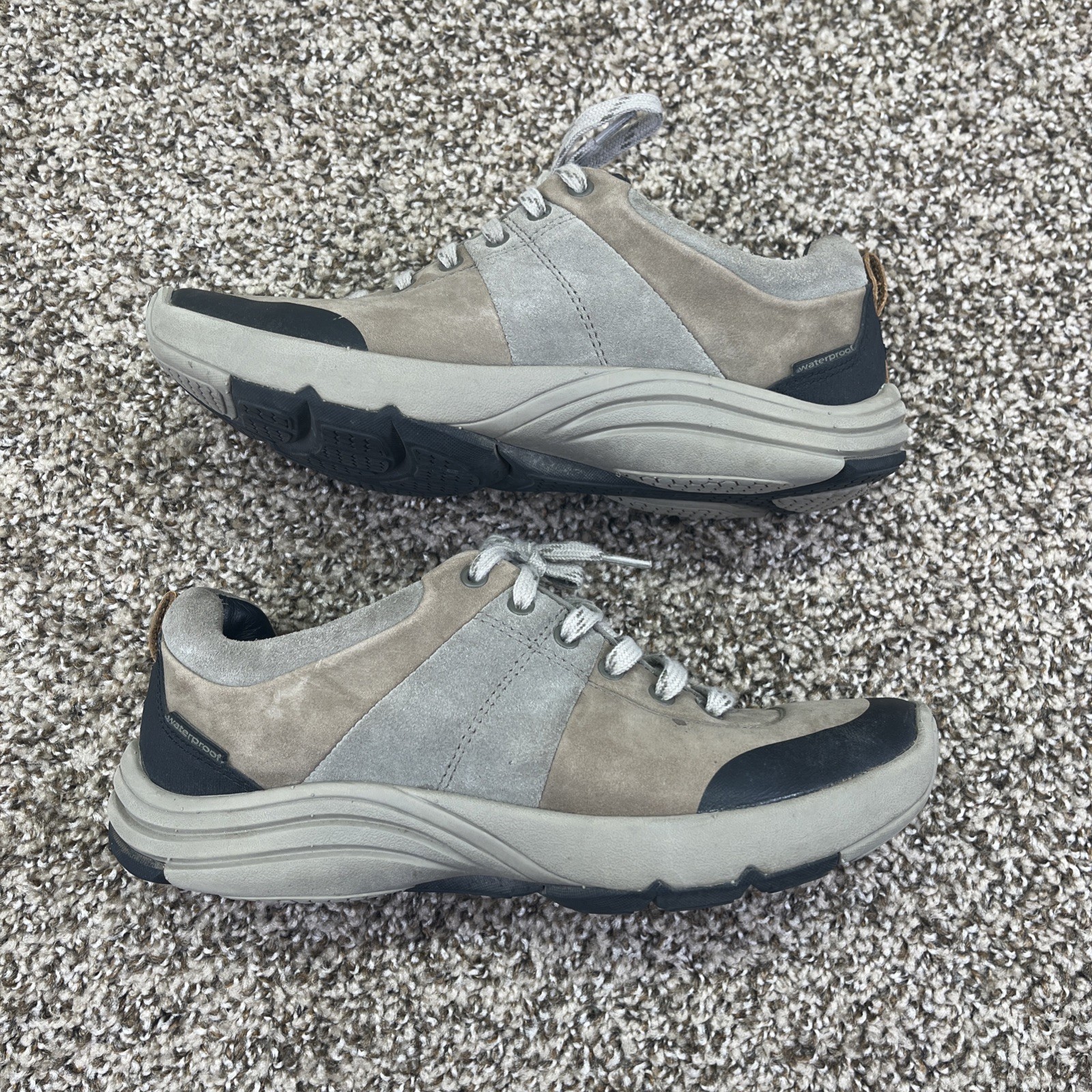 Clarks Wave Andes Women Size 5.5 M Desert Suede Nubuck Waterproof Walking Shoes
