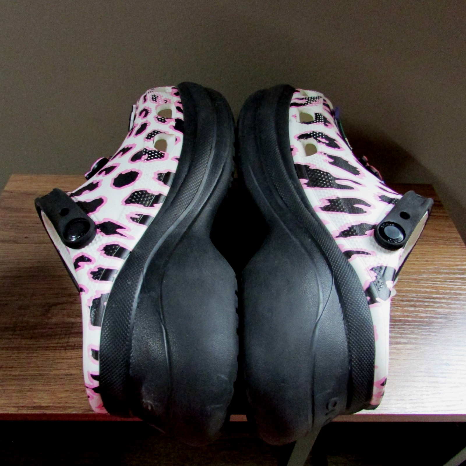 CROCS Ron English Party Animals Bae Limited Edt platform leopard/jibbitz clogs 9