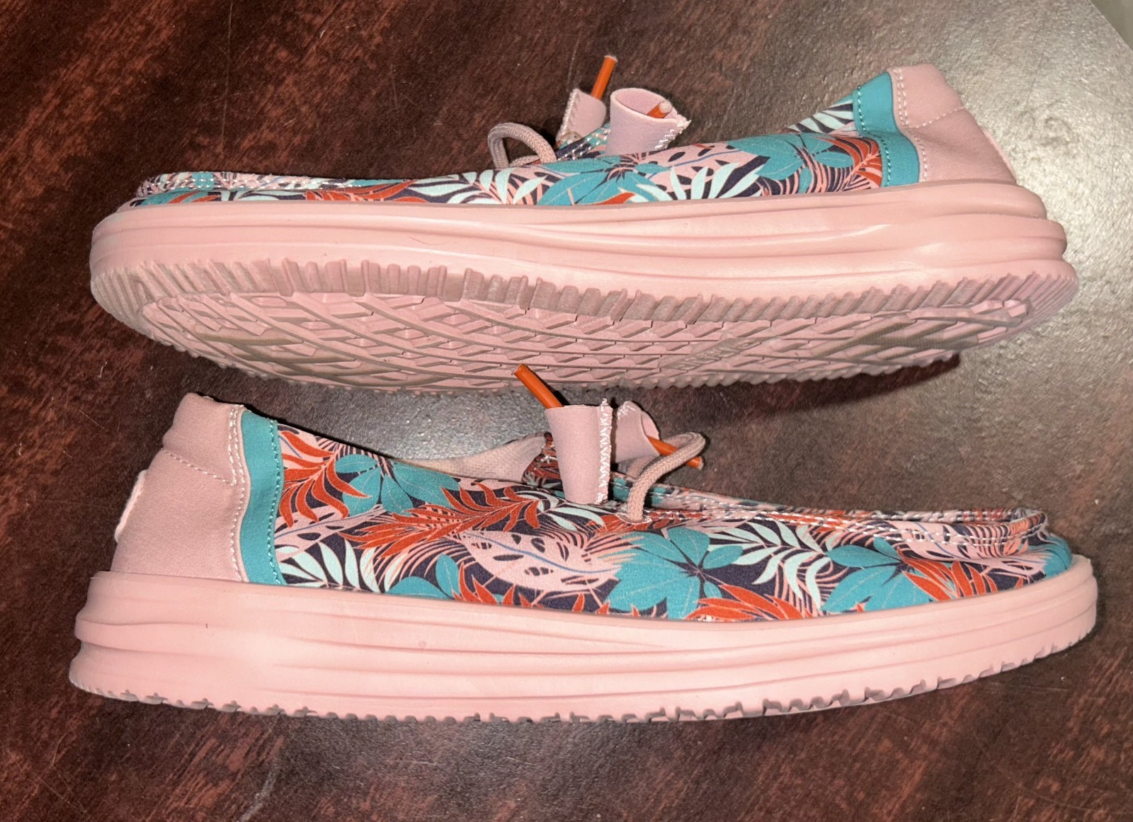 Hey Dude Wendy H2O slip on loafer Floridian leaf pattern ladies 5