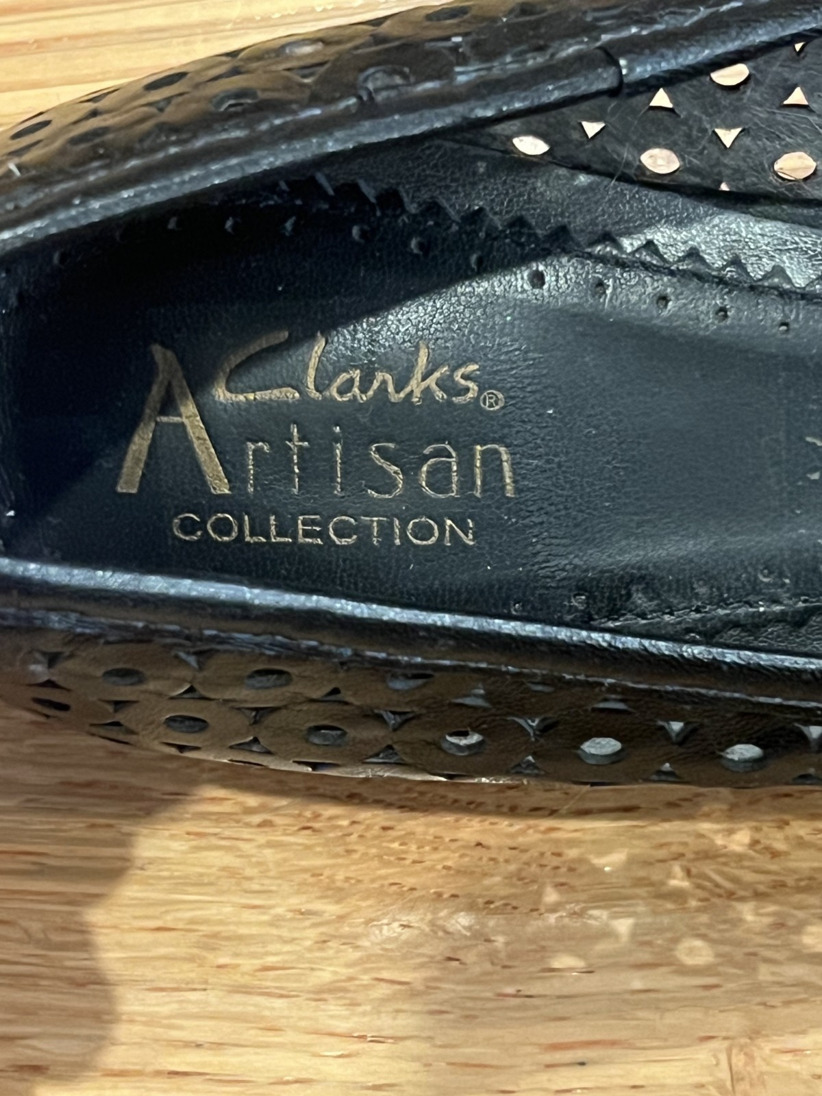 Clarks Artisan Black Leather Laser Cut Slip On Comfort Shoes Women’s Size 7 1/2