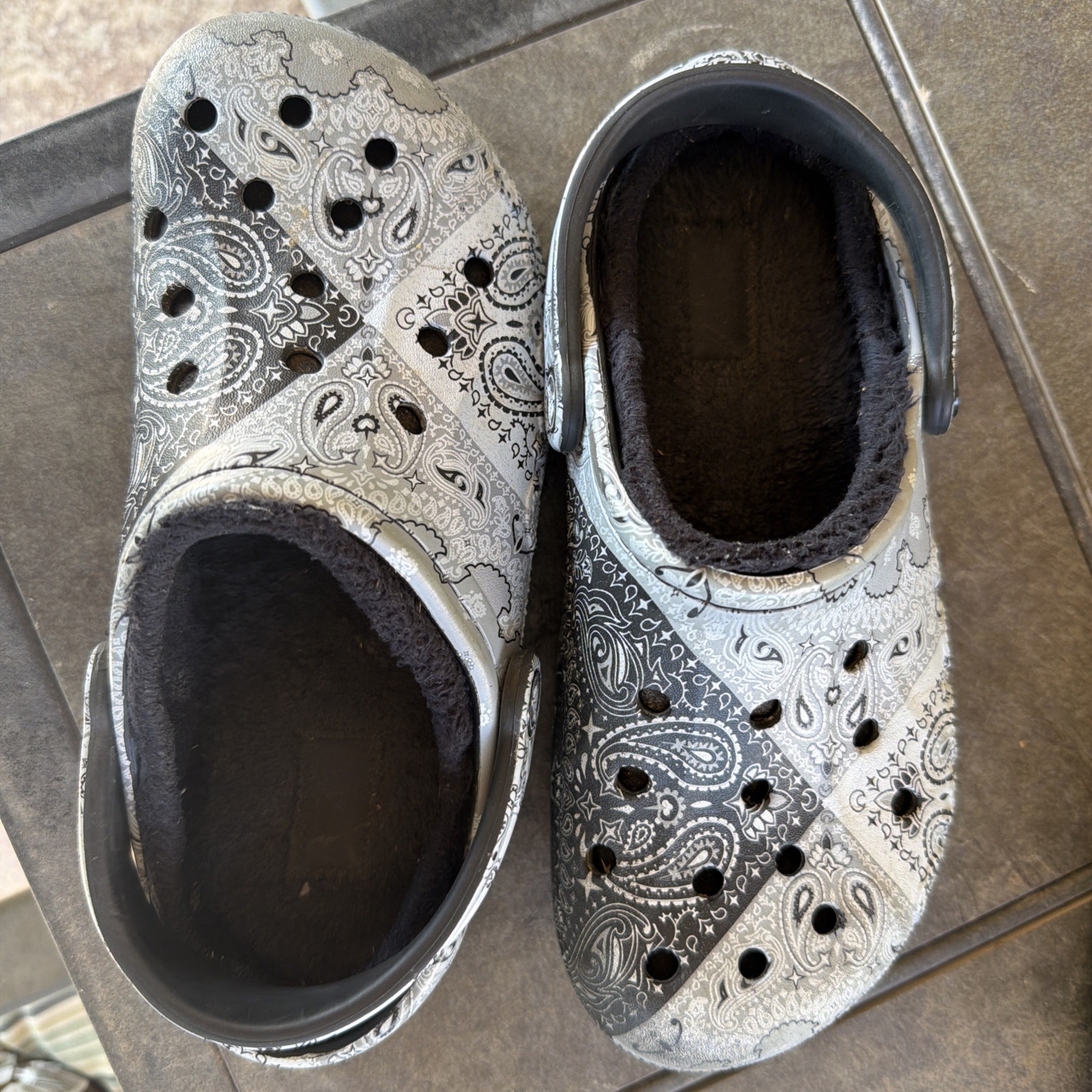 CROCS Baya Bandana pPaisley Printed Clog Shoe Unisex M6 W8 Black Gray