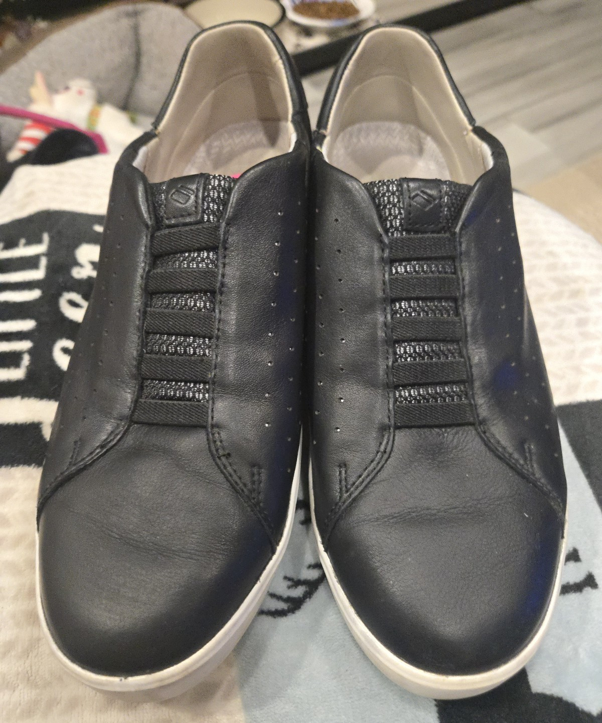 IZK Prague Women’s Slip-On Leather Sneakers Black/White 9.5 M Are Exspensive