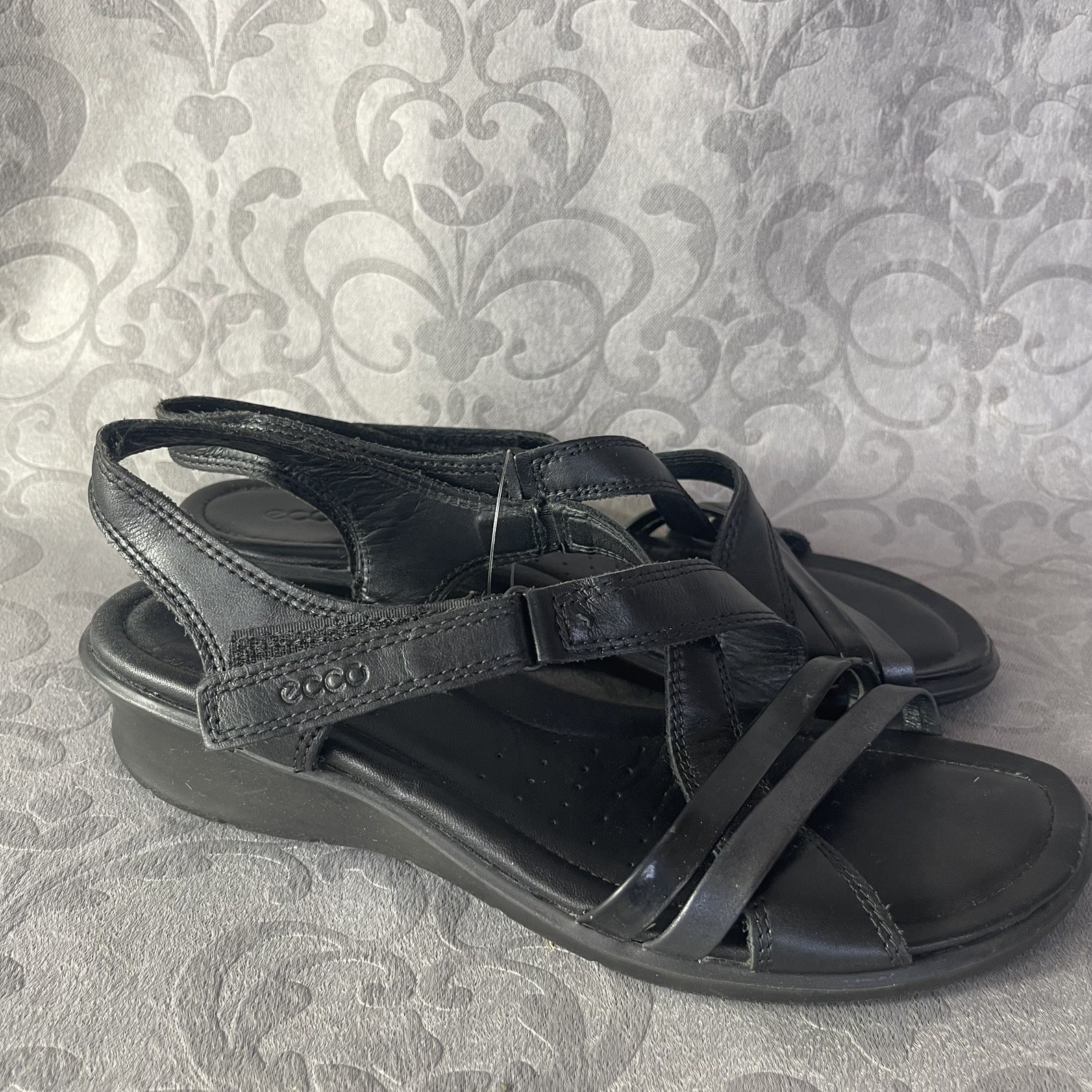 Ecco Black Leather Hoop & Loop Lightweight Strappy Sandals Sz 7.5