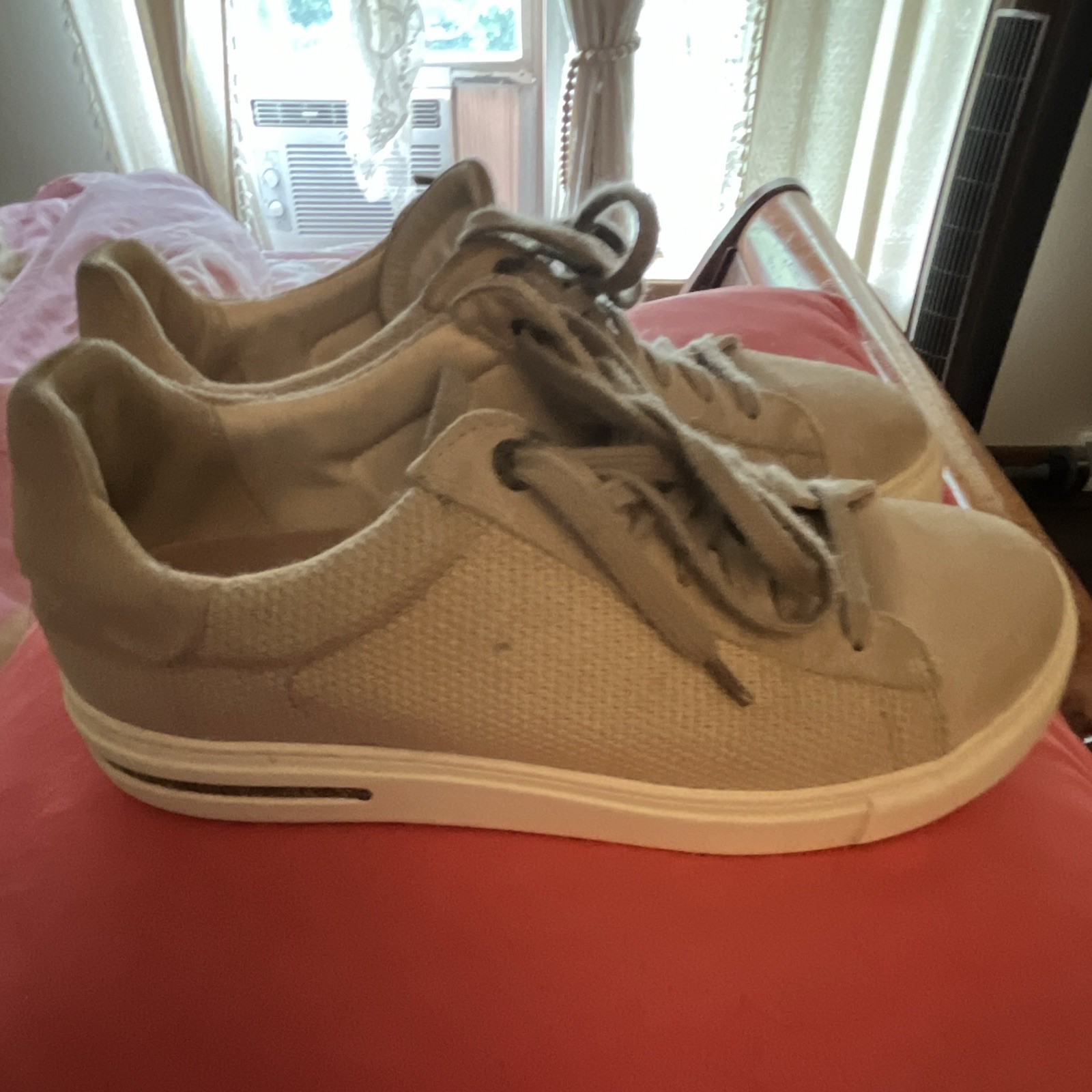 Birkenstock women’s 7.5 Beige Suede Lace-Up Low-Top Sneakers Casual