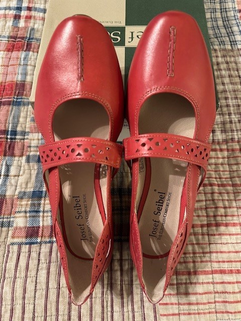 Josef Seibel EU Size 40 (US Size 8.5-9.5) Red Equipe Mary Janes NWB