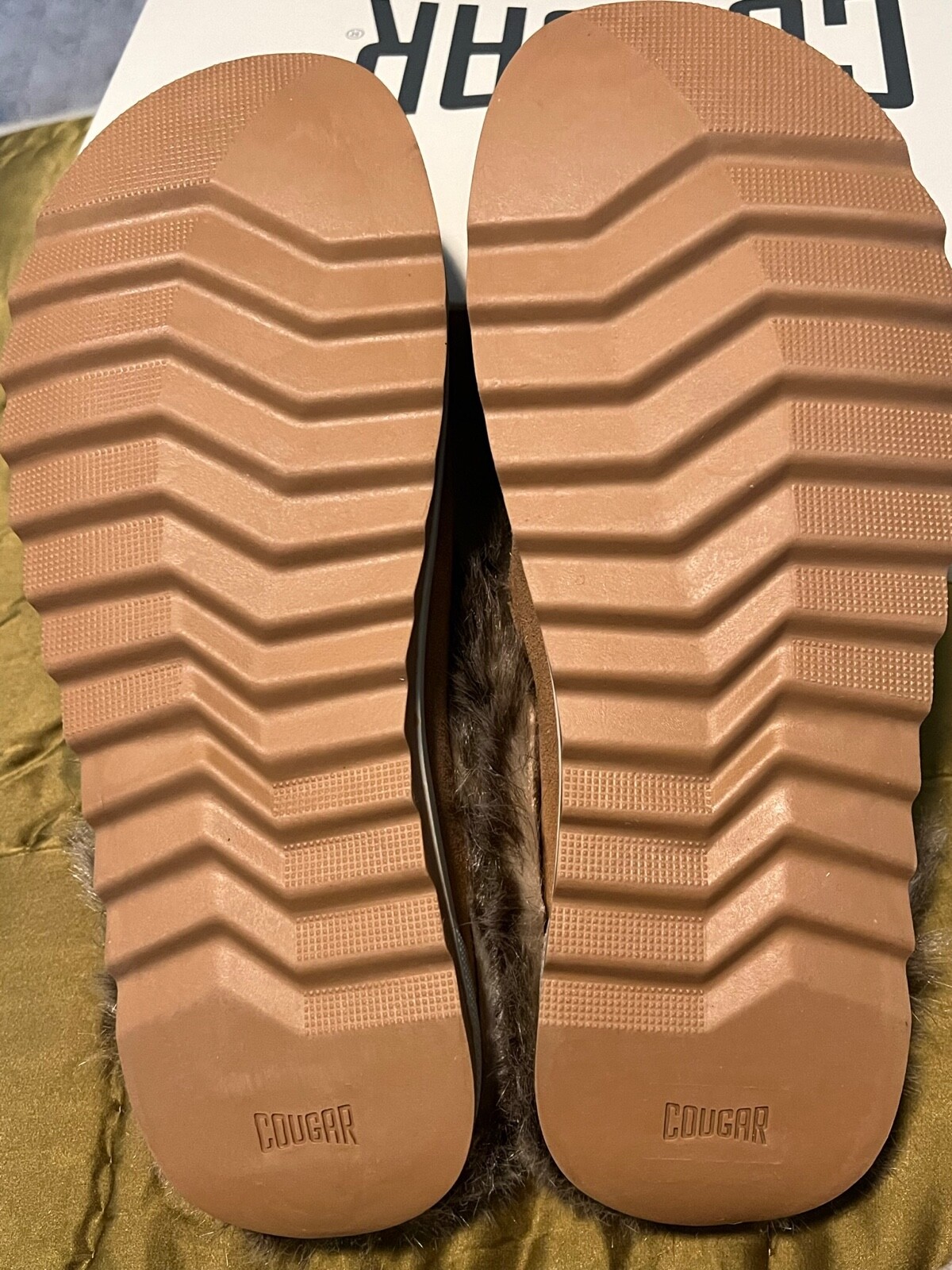 Cougar water repellent tan suede slip-on Leeza clogs size 9 New with box
