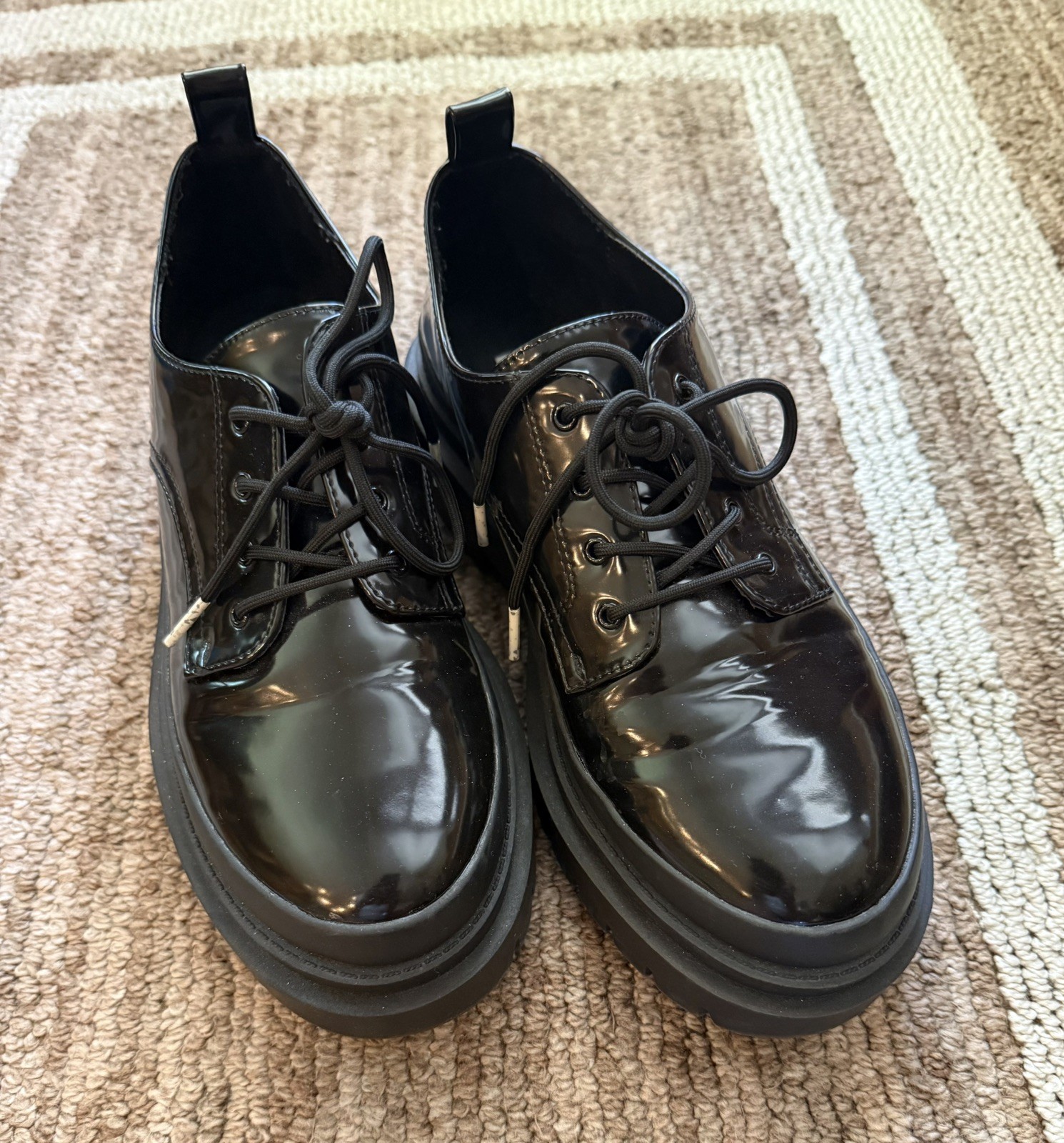 Steve Madden Oxford Black Faux Patent Leather Lug Sole Size 8M