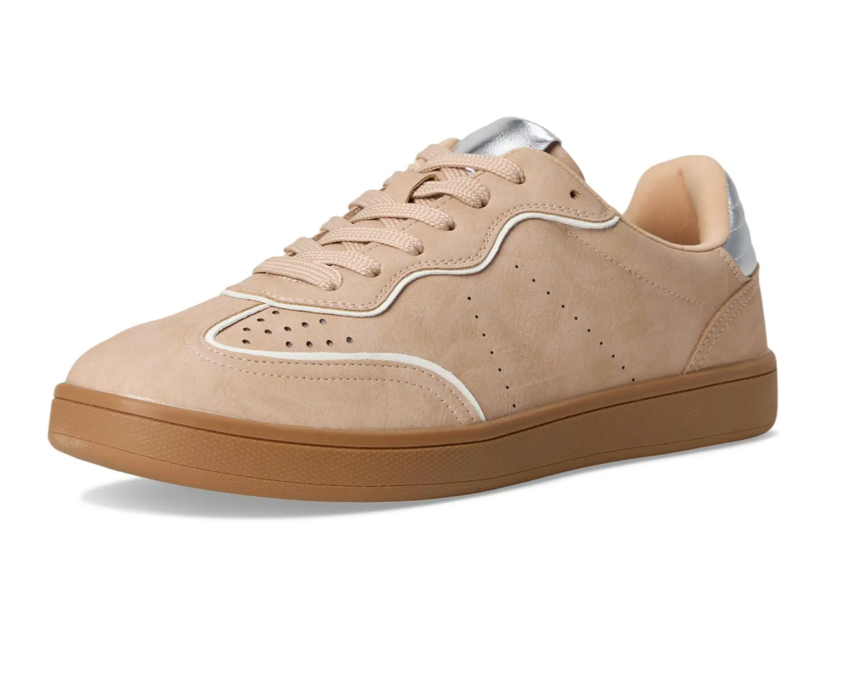 DV By Dolce Vita Vanessa Sneaker size 8.5 in Camel Multi w/ Metallic Silver Trim
