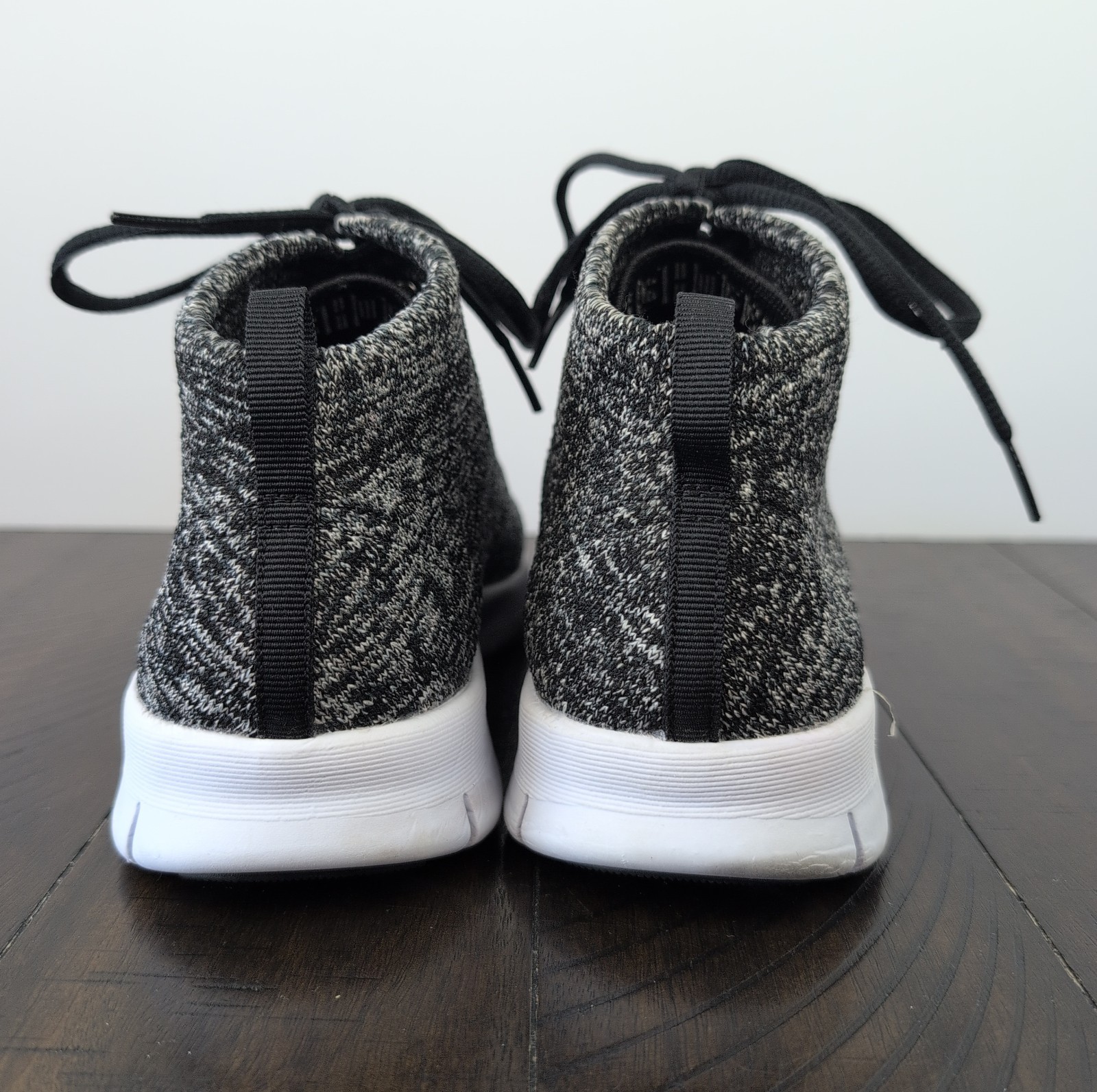 Skechers Black and White High Top Sneakers Lightwegiht Knit Womens Size 7