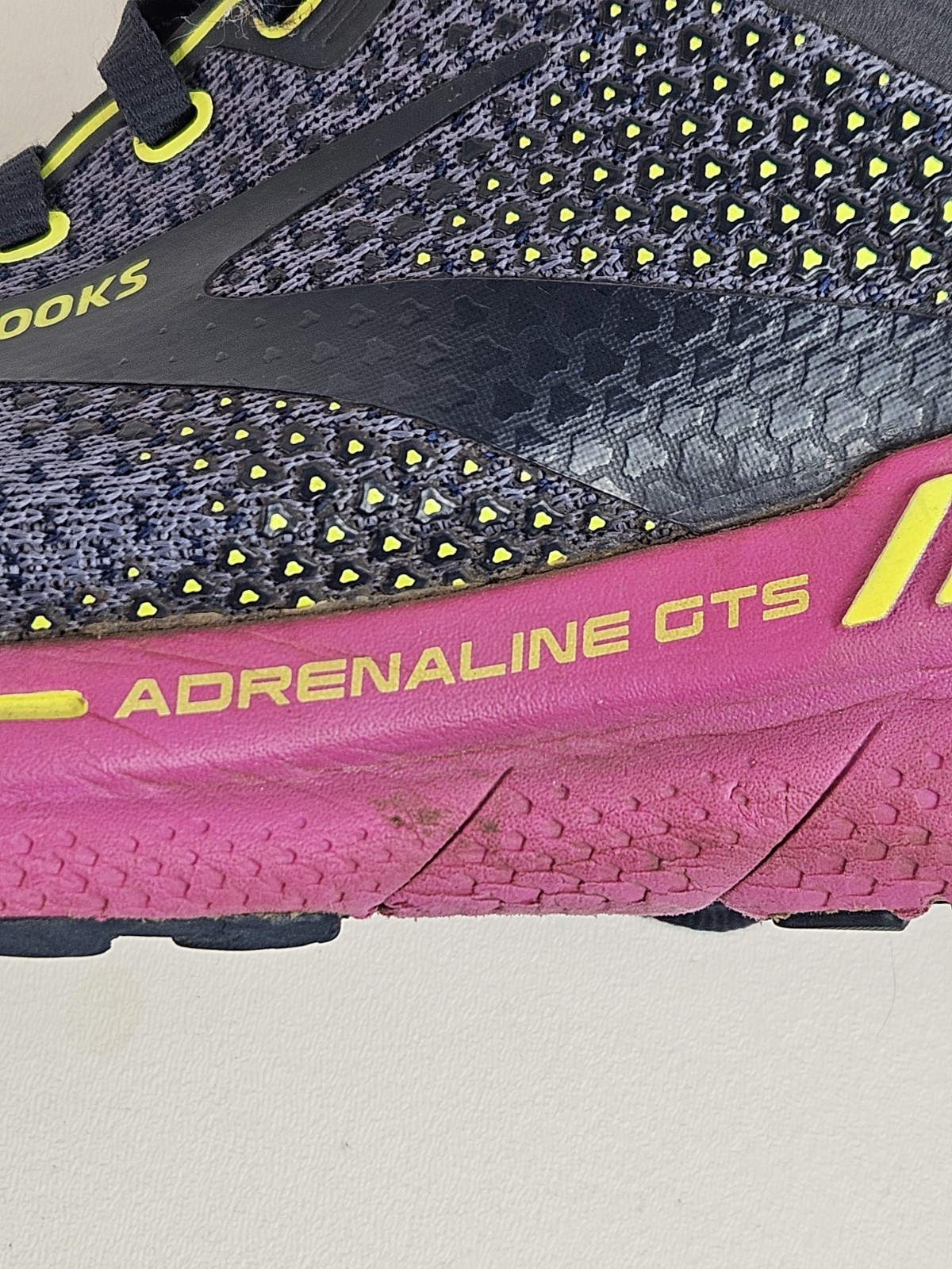 Brooks Adrenaline GTS 22 Womens Shoe Sz 10.5 B Running Nightshadow Viola Sneaker