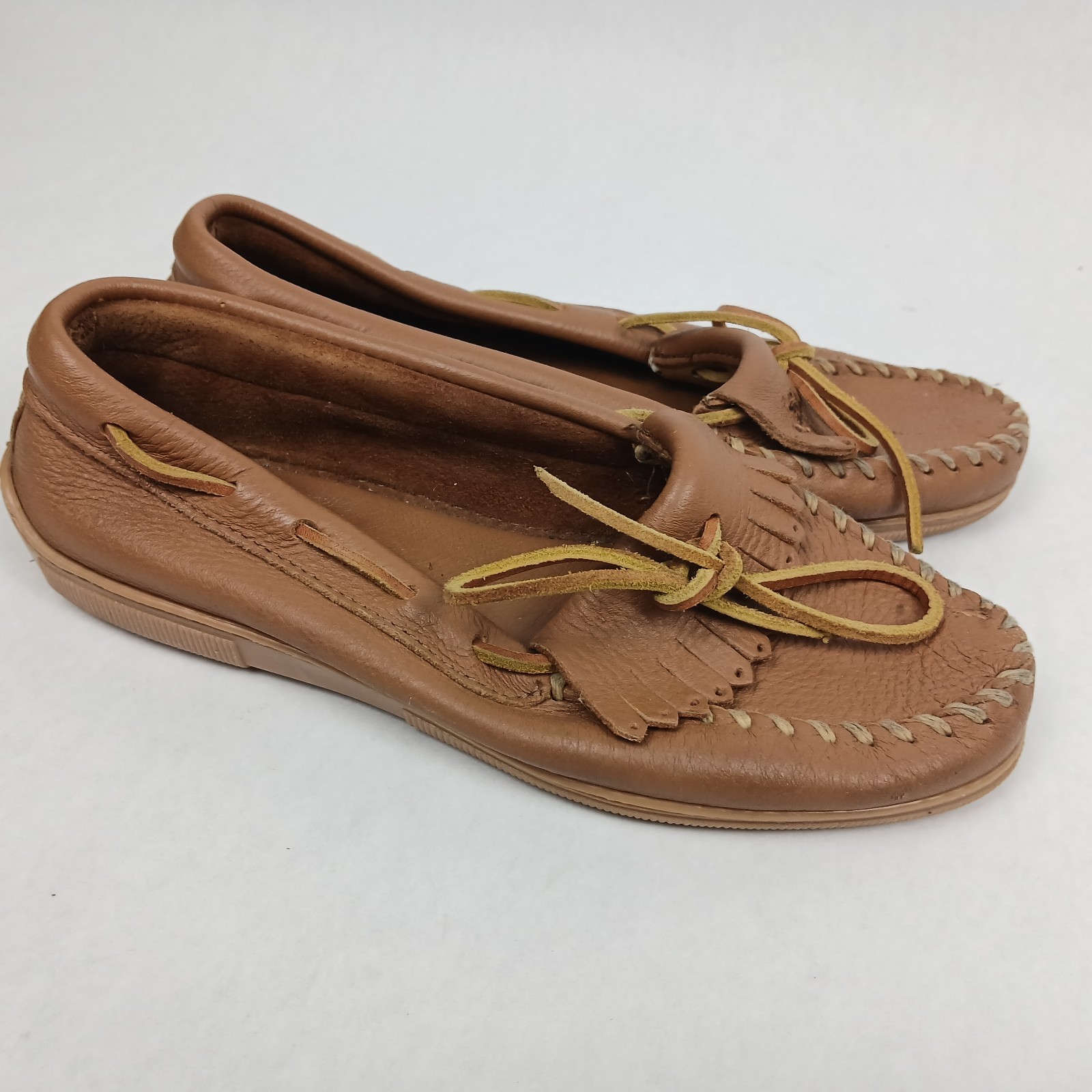 Minnetonka Moosehide Classic Natural Moccasin Women’s Size 8.5 Rubber Sole