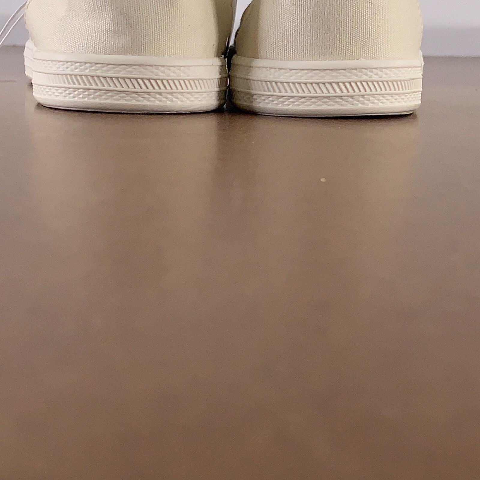 Universal Thread Women’s Shoe Size 10 Off-White Canvas Lace Up Sneakers NWT