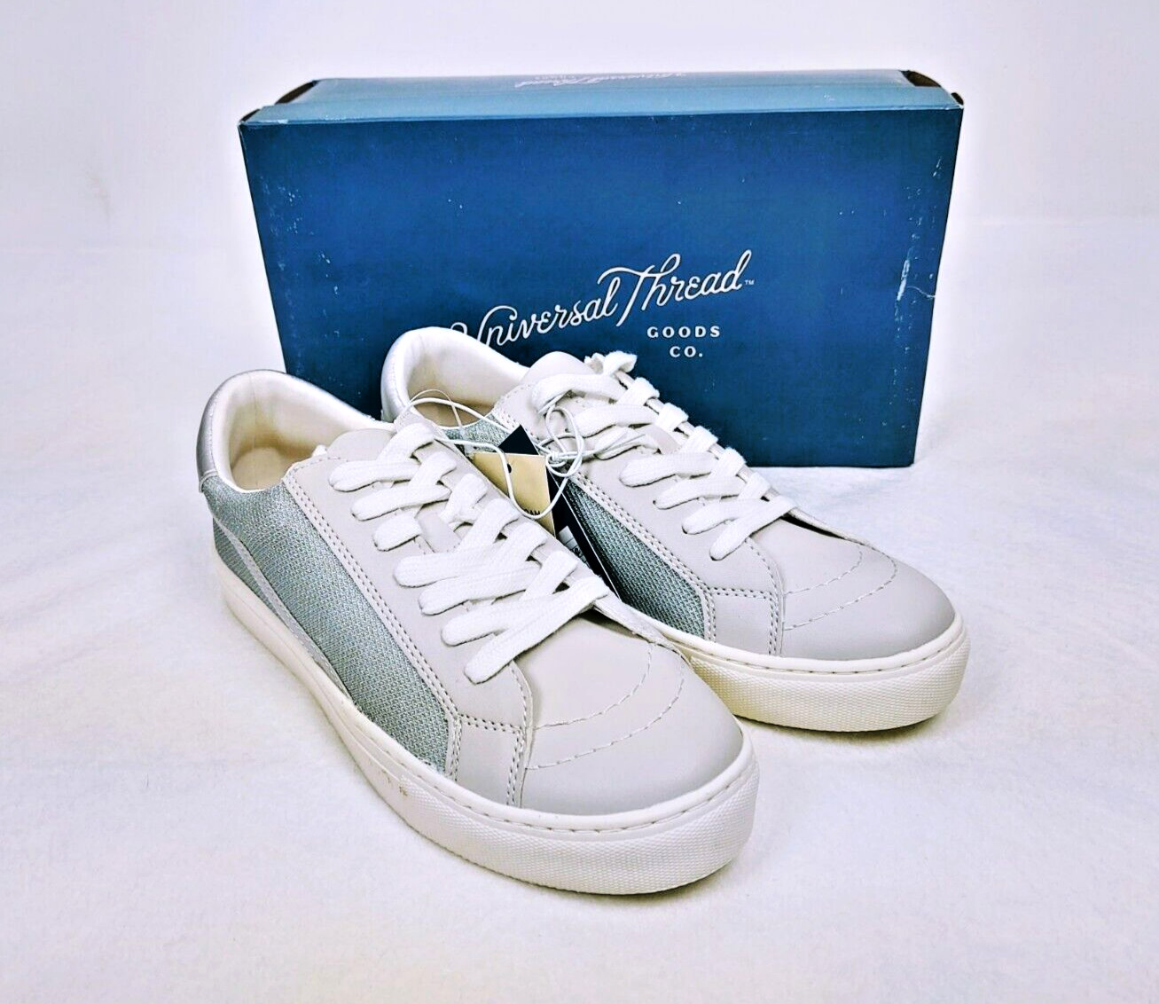 Universal Thread Brittin Sneakers Women’s Size 8 White Gray Low Top Casual Shoes
