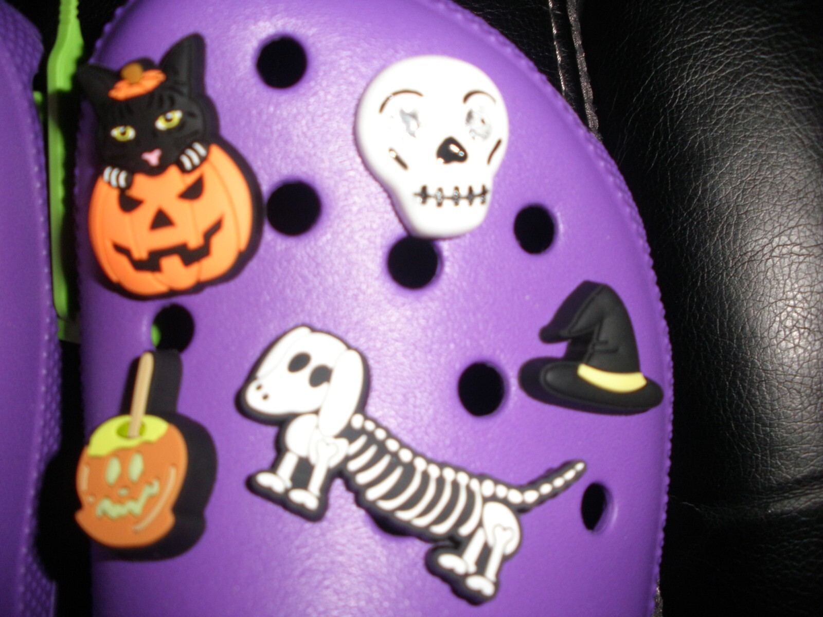 Crocs Classic Clogs W7 M5 Purple with 10 Halloween Jibbitz (NWT)