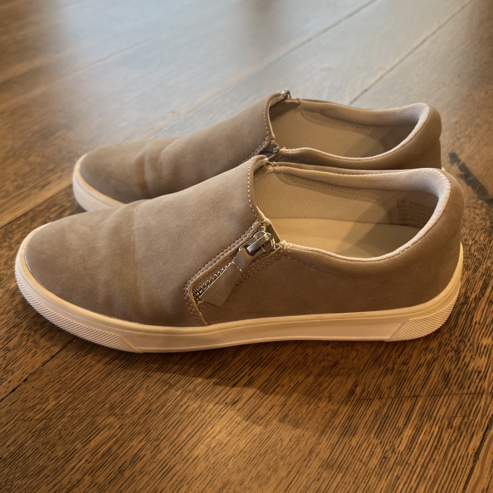 Kensie Soren Taupe / Beige Faux Suede Women’s 7 Slide Side Zipper Comfort EUC
