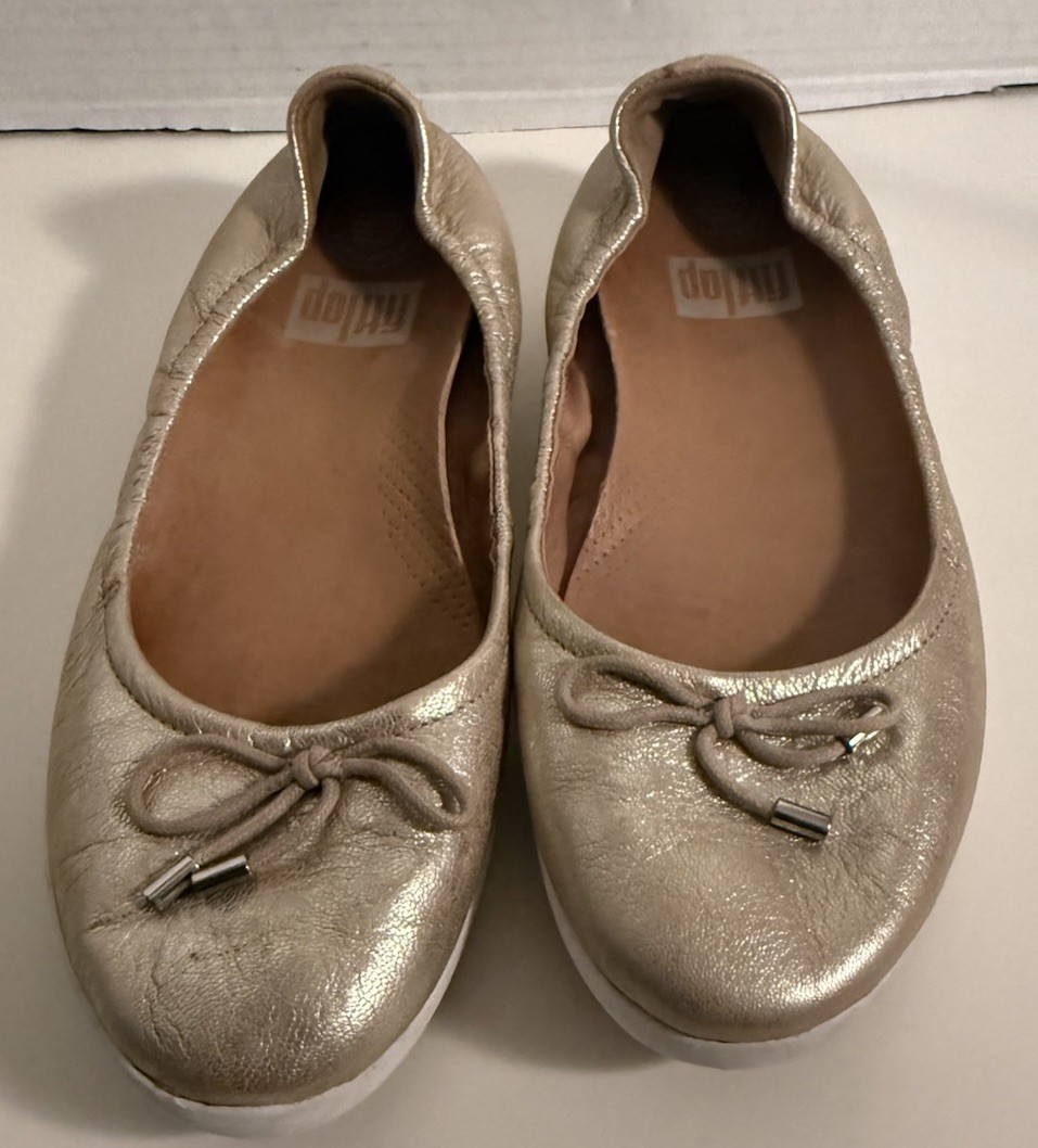 FitFlop Women’s US 7 Metallic Gold Leather Low Wedge Slip On Shoes