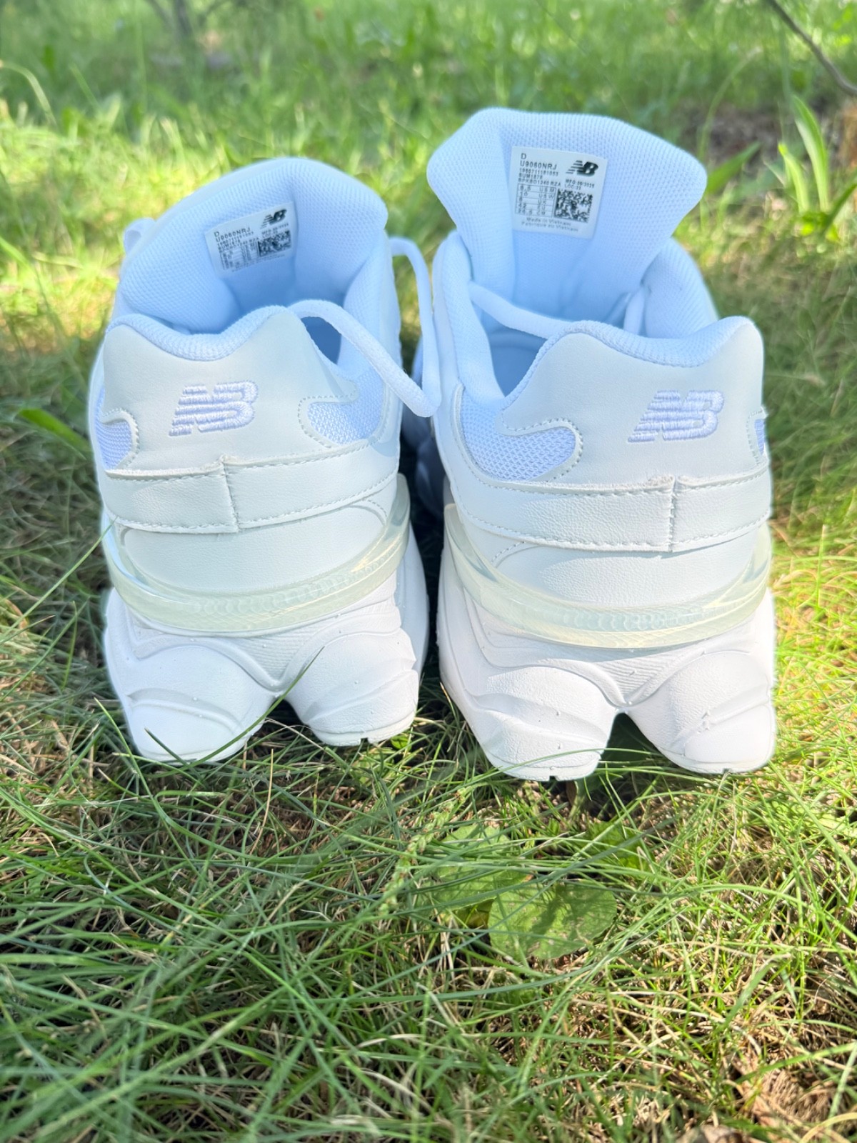 N balance 9060 M8.5 W10 shoes
