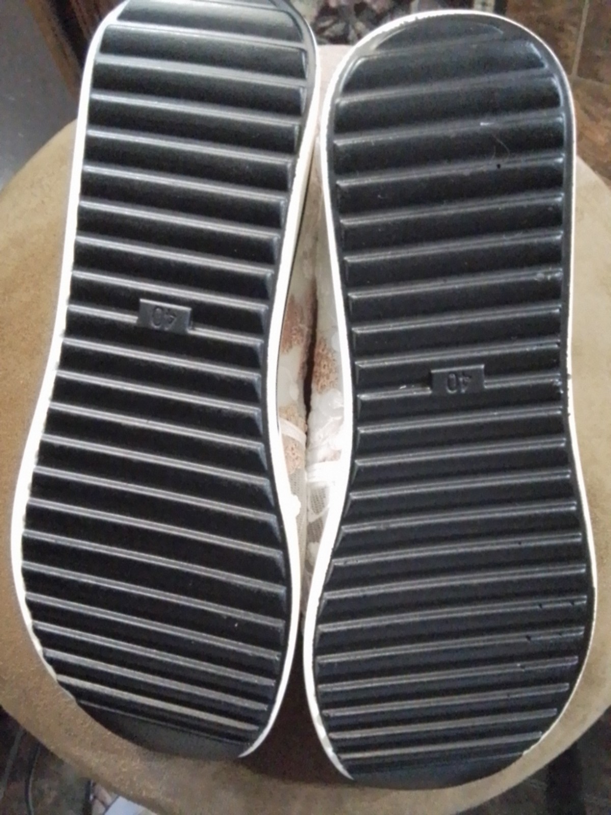Unbranded Woman’s Embroidered Mesh Slip On Platform Sz US 9 Euro 40