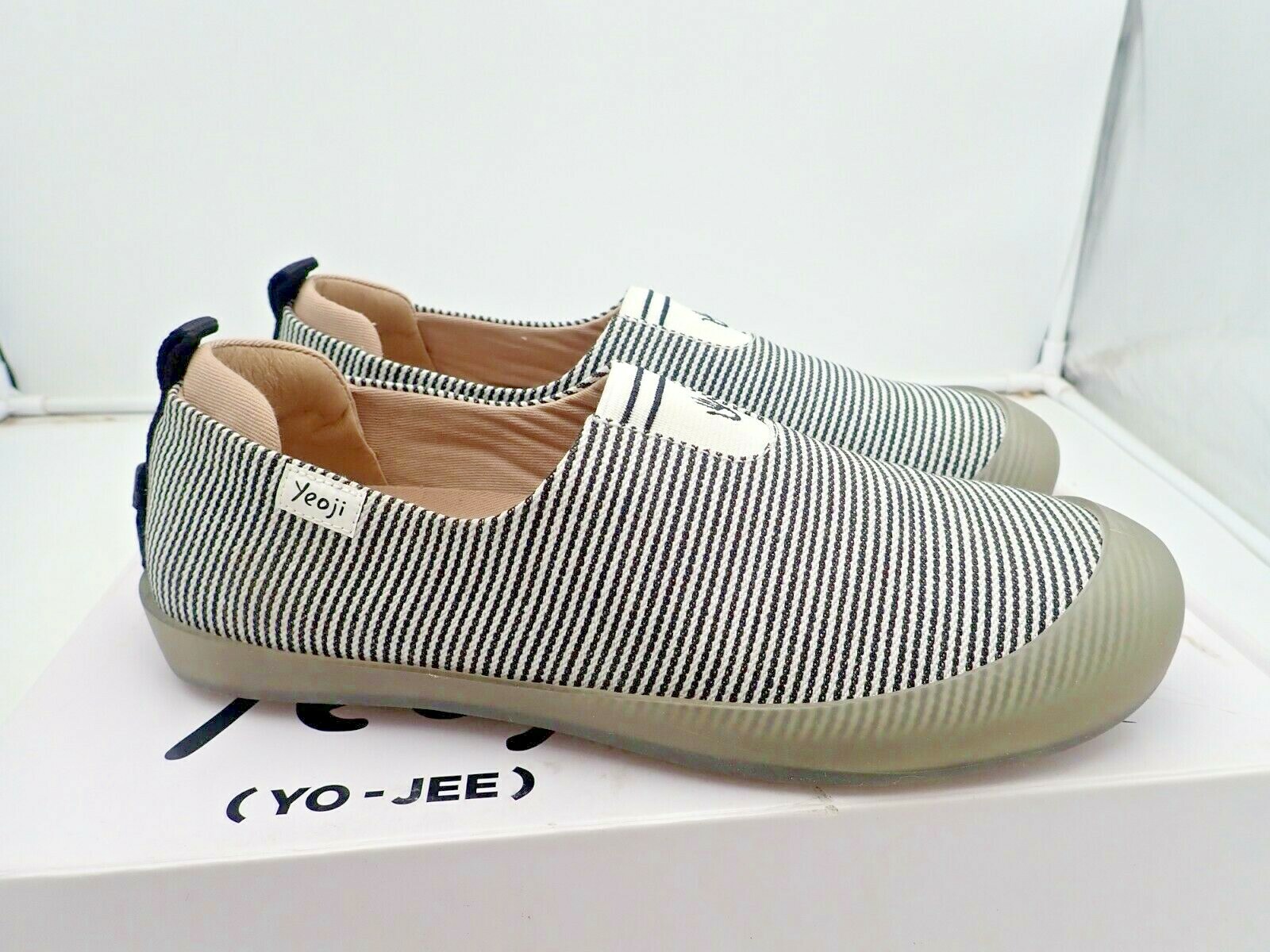 Yeoji Women’s Black & White canvas Slip On Sneaker Shoes 6 -11 removable outsole