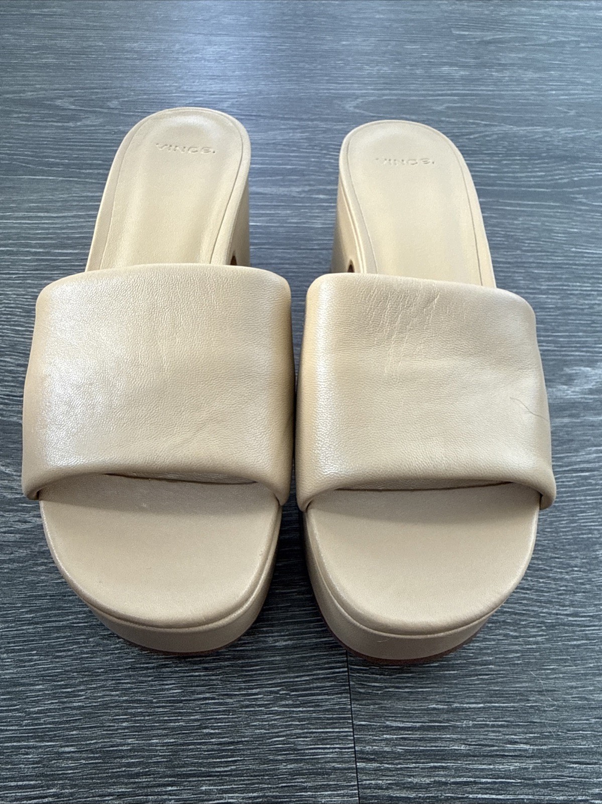 NWD $300 Vince Margo Leather Slip on Slide Sandals Color Blonde Tan Sz 7.5 M/38