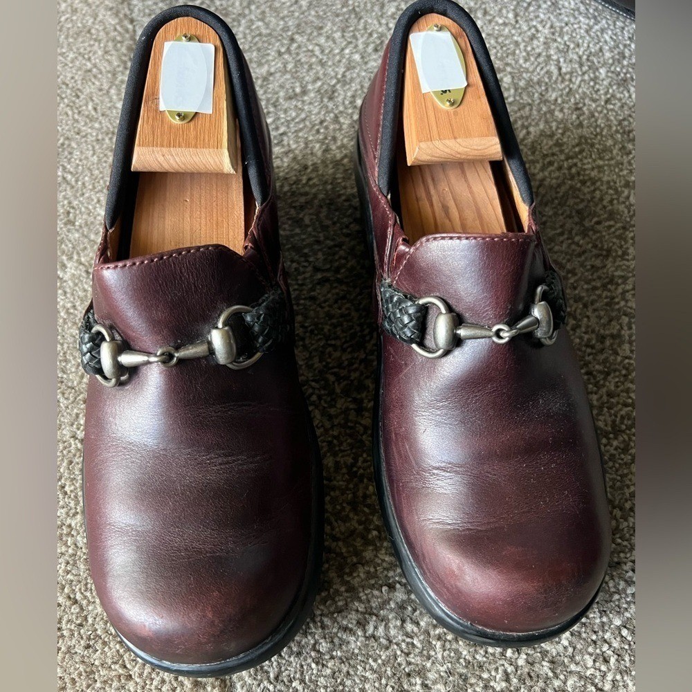 ARIAT 100% Leather Del Mar Slip On Clogs w/Horse Bit Detail – 7.5