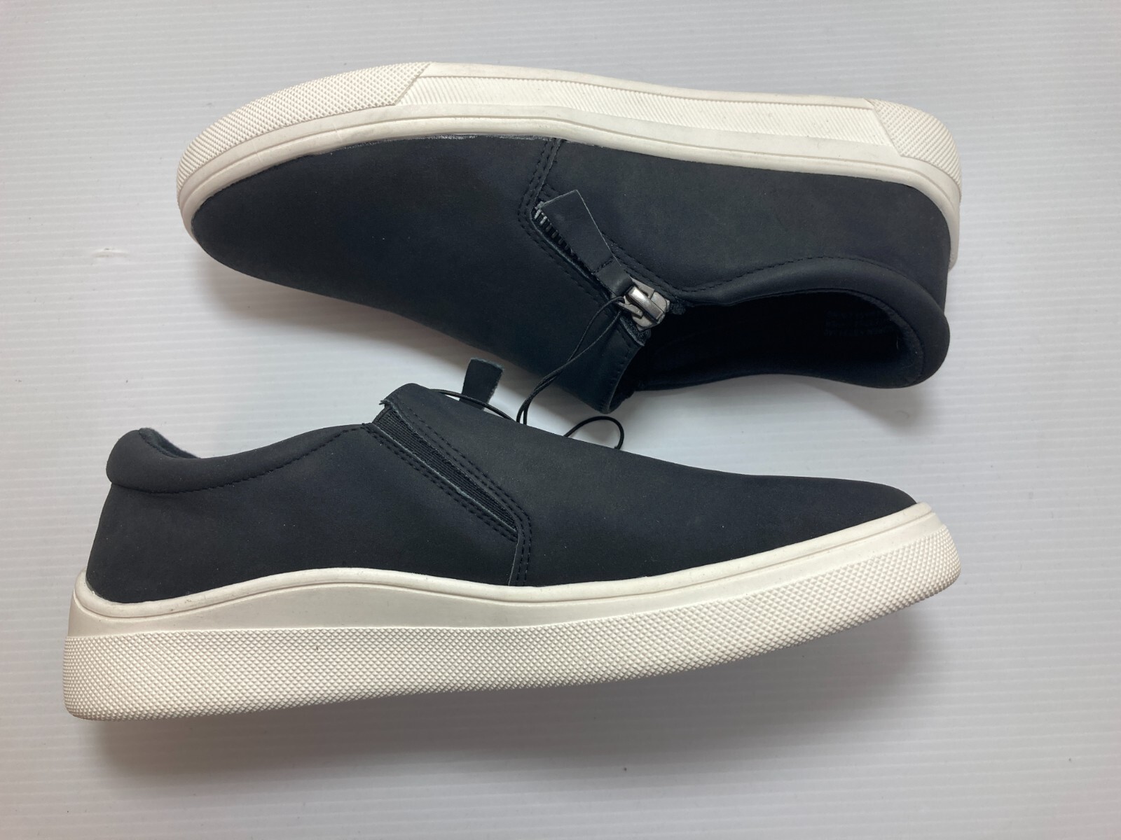 Kensie Ladie’s Black Soren Faux Suede Women’s Side Zipper Shoe – NEW
