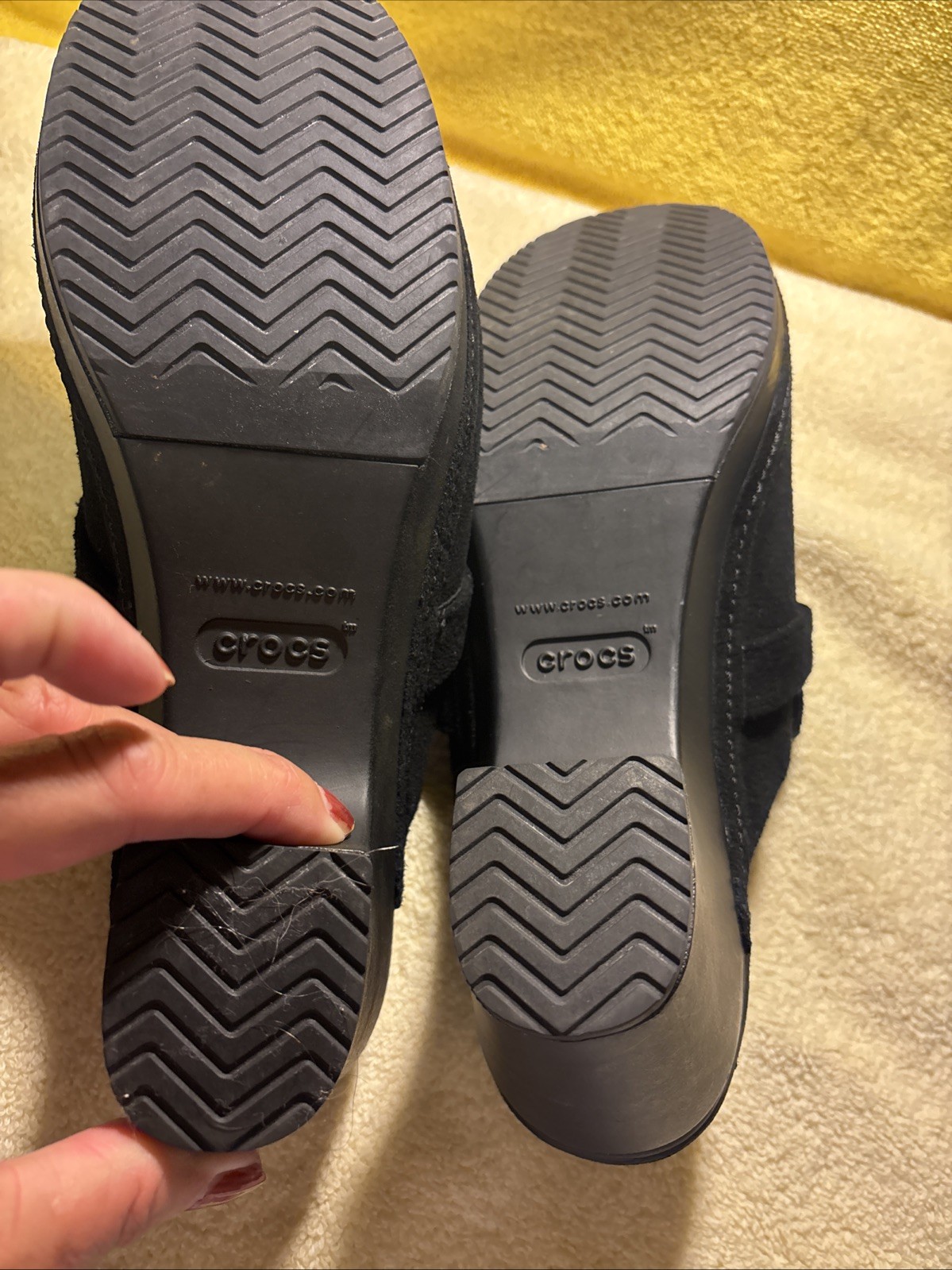 Crocs Women’s Sarah Black Suede Clog Mules Size 11 (RUN WIDE) FR/SHP