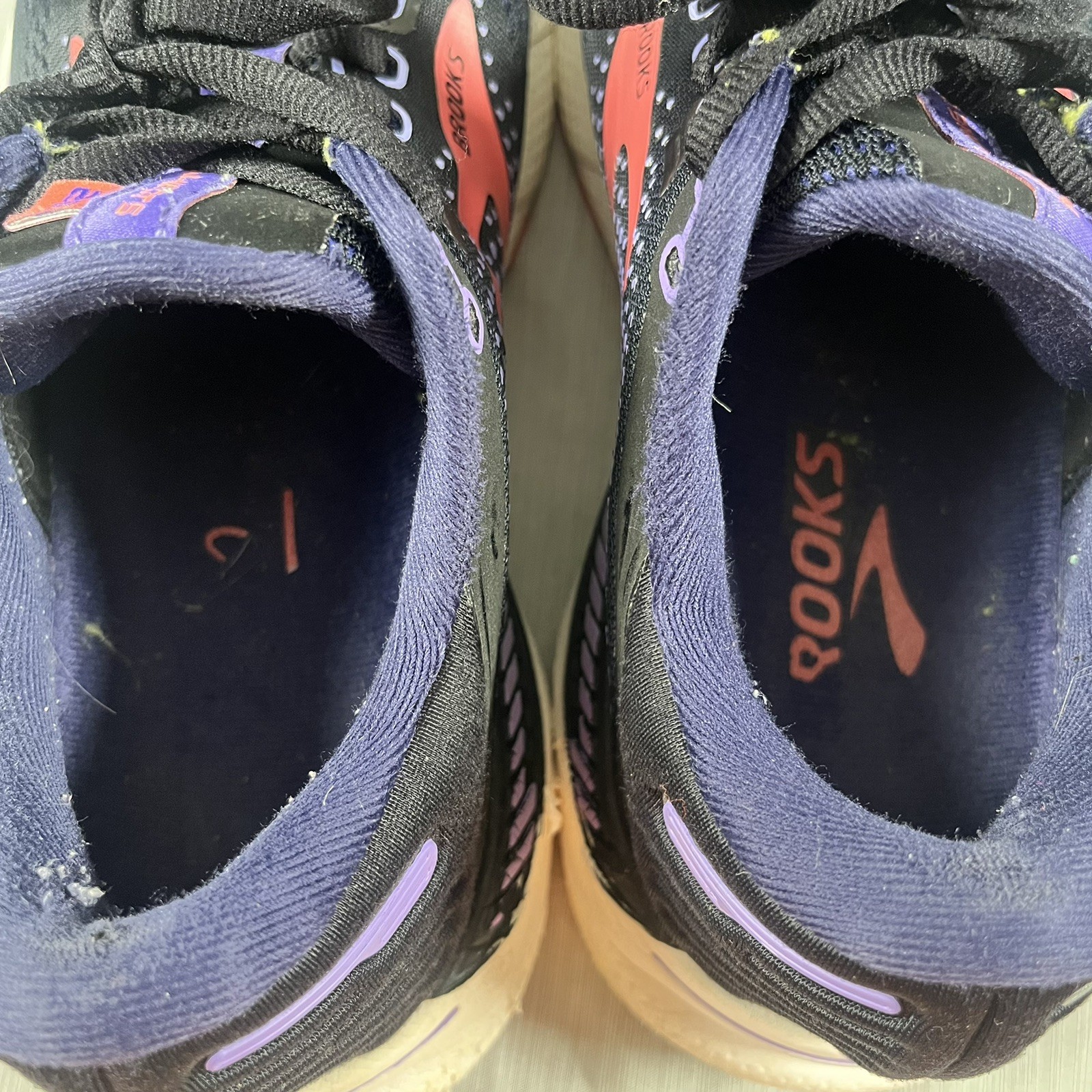 Brooks Adrenaline GTS 22 Women’s Size 7 Black Running Fitness Shoes 1203531B080