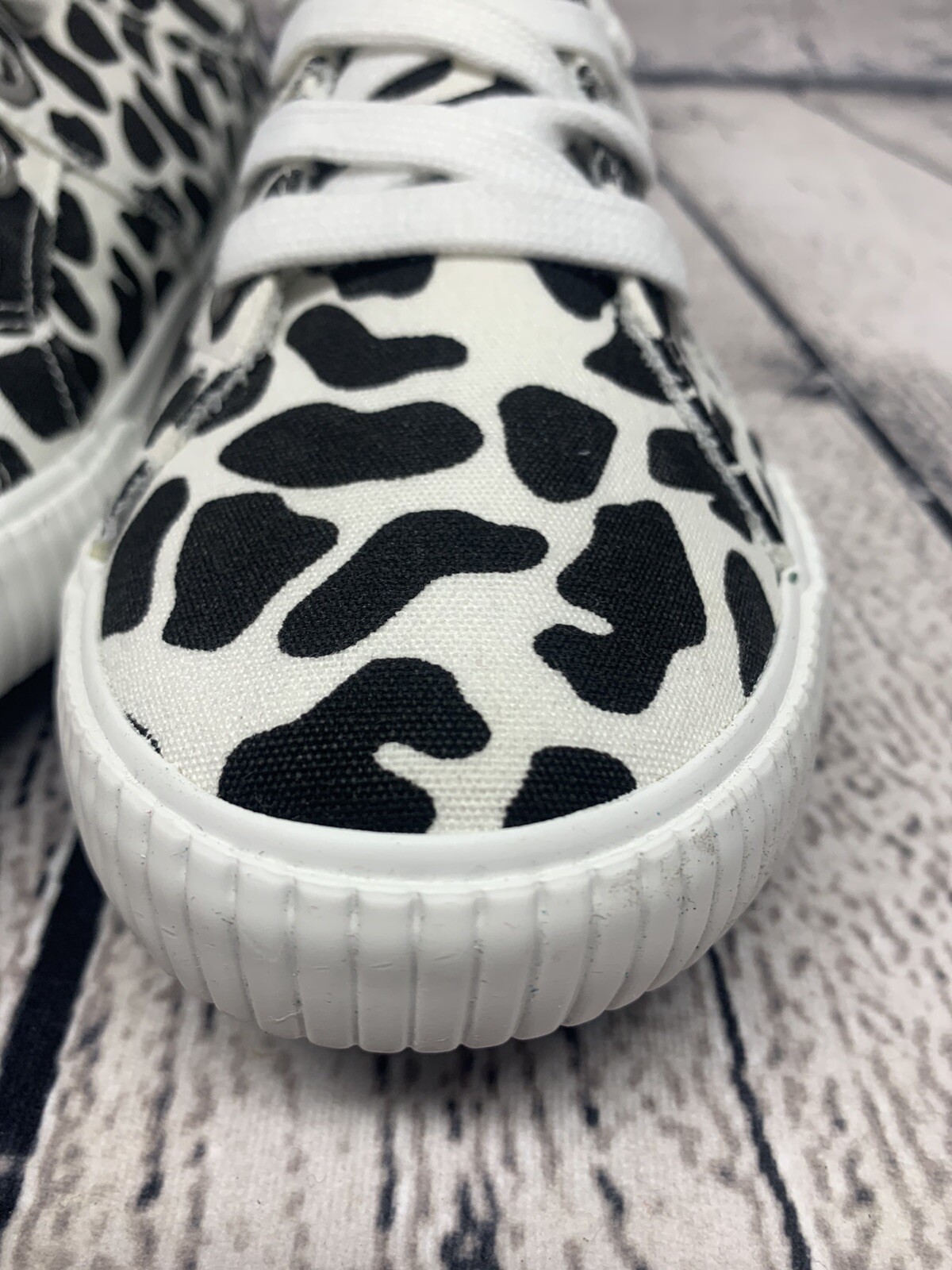 Blowfish Malibu Shoes Womens 8.5 Sneakers Lace Up Zip Cow Print Canvas Comfort