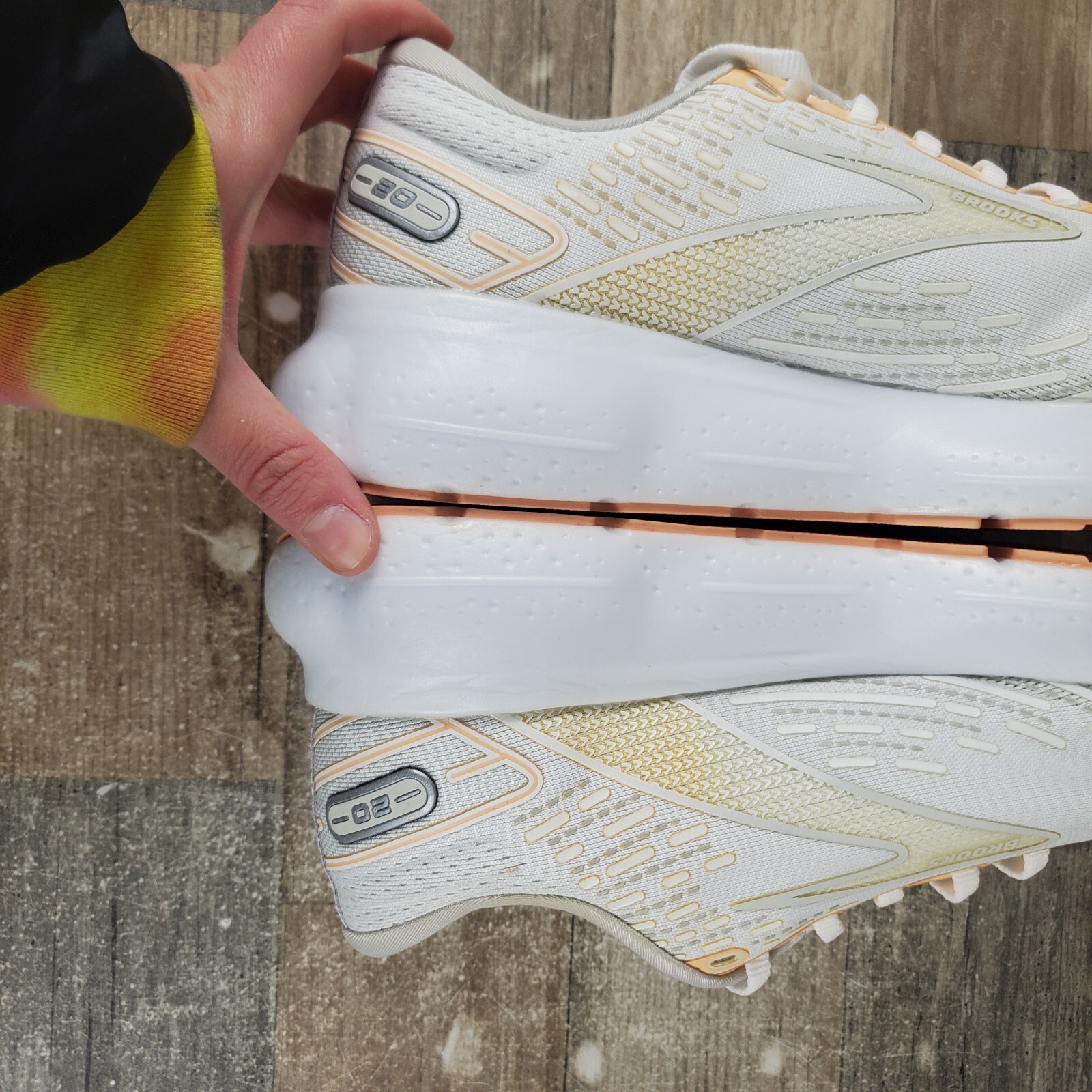 Brooks Glycerin 20 Womens Shoes Sz 10 B Running White Gray Peach Low Top Sneaker