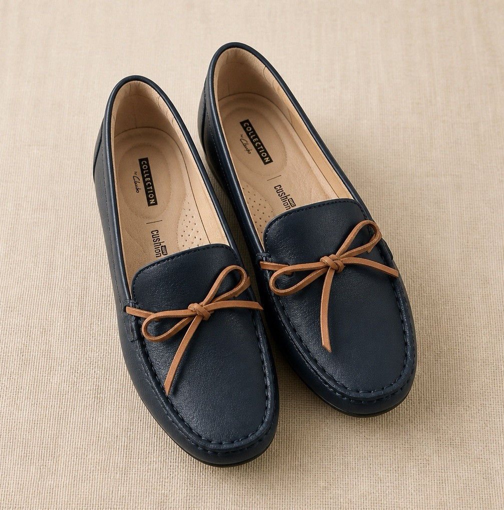 Clarks Cushion Soft Women’s Blue Leather Cushioned Slip-On Bow Loafer 9.5M