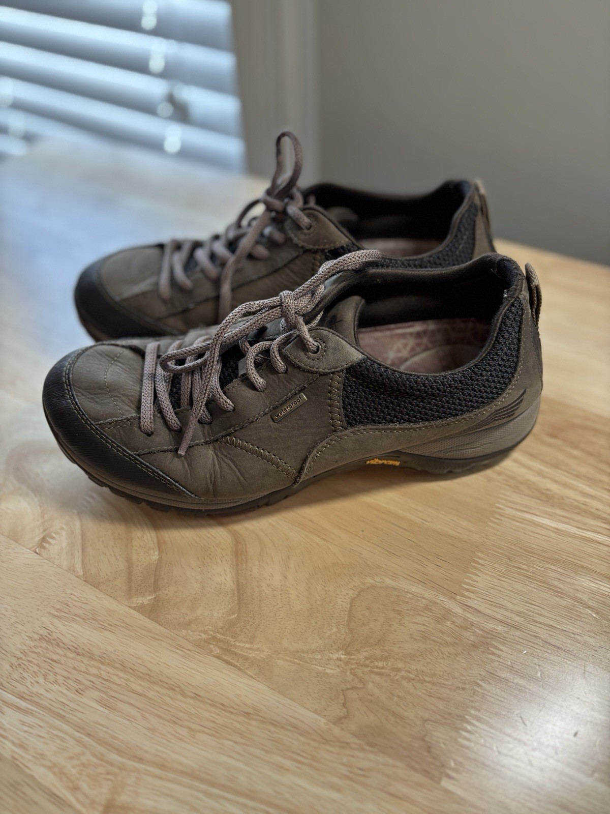 Dansko Women’s Paisley Brown Suede Waterproof Vibram Shoes Size 7.5 EUR 38