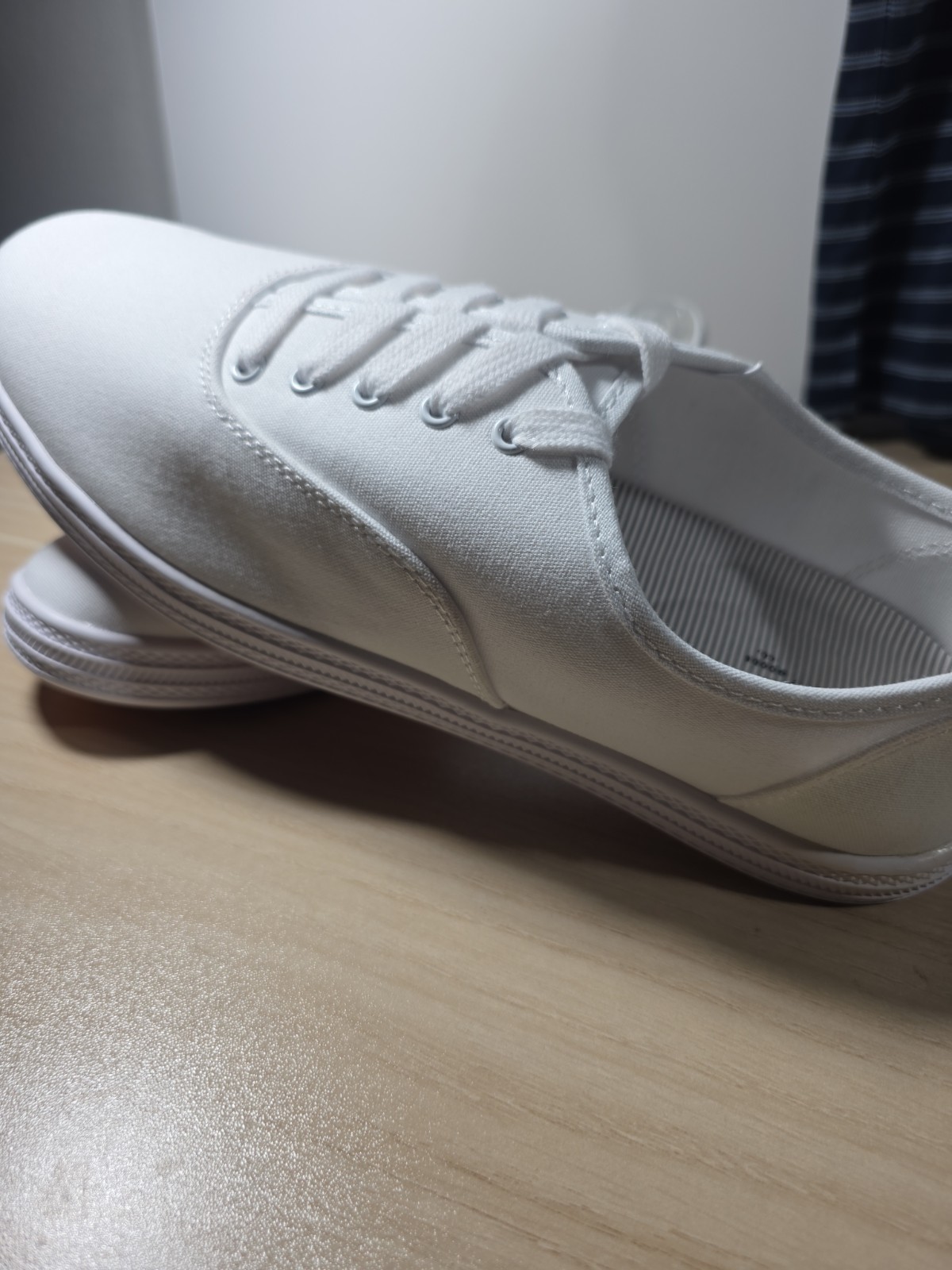 Universal Thread Women’s Lunea Lace-up Sneakers, White – Size 10
