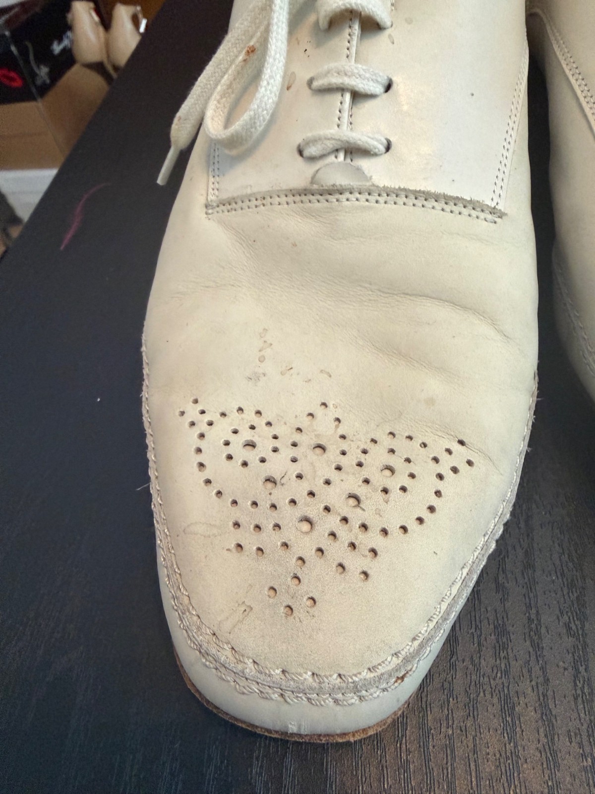Bally Womens Vasano White Leather Oxford Shoes Size 7.5 Perforated Toe Design