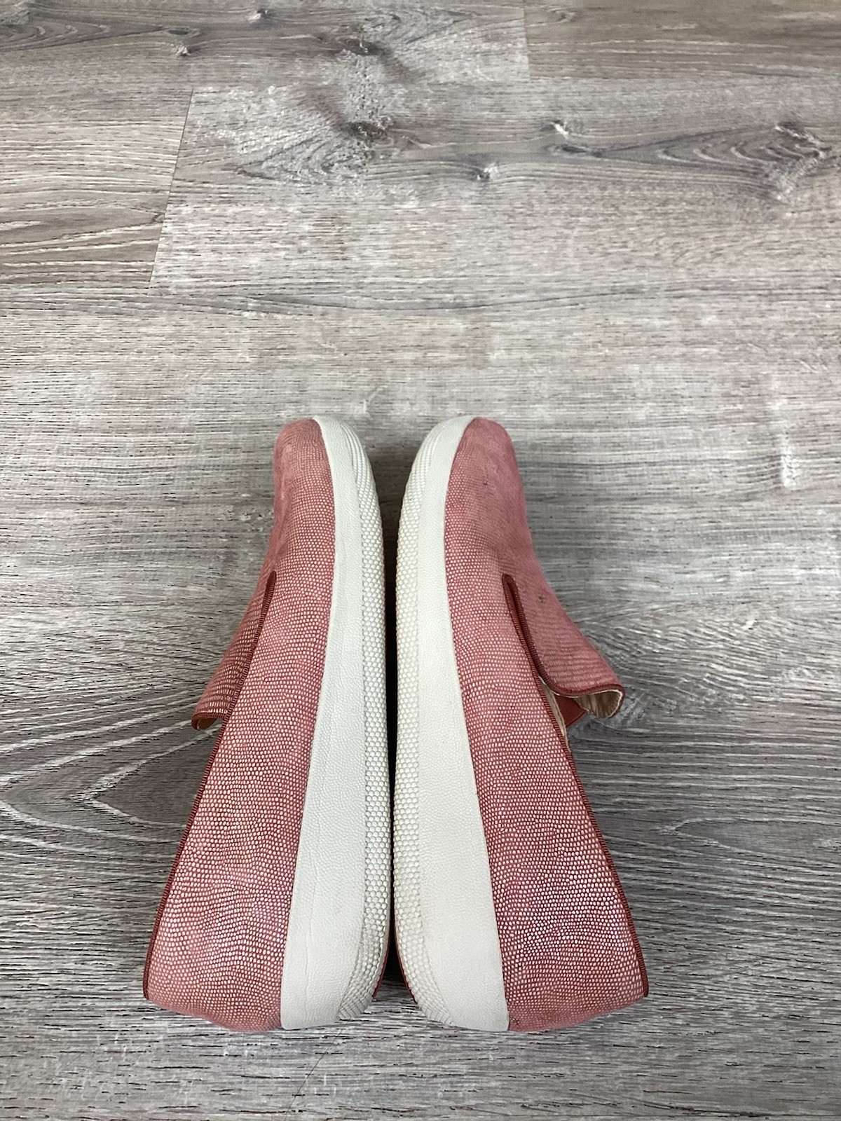 Fitflop superskate Pink Salmon lizard slip on sneakers Womens size 8.5 Shoes