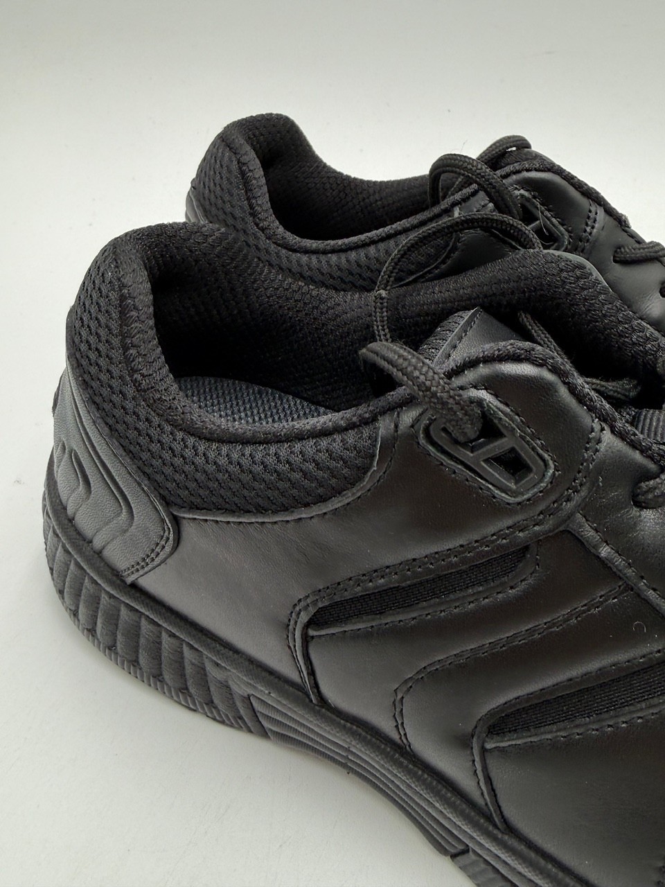 OrthoFeet WHITNEY Women’s NEW Orthopedic Walking Sneaker Black Multiple Sizes