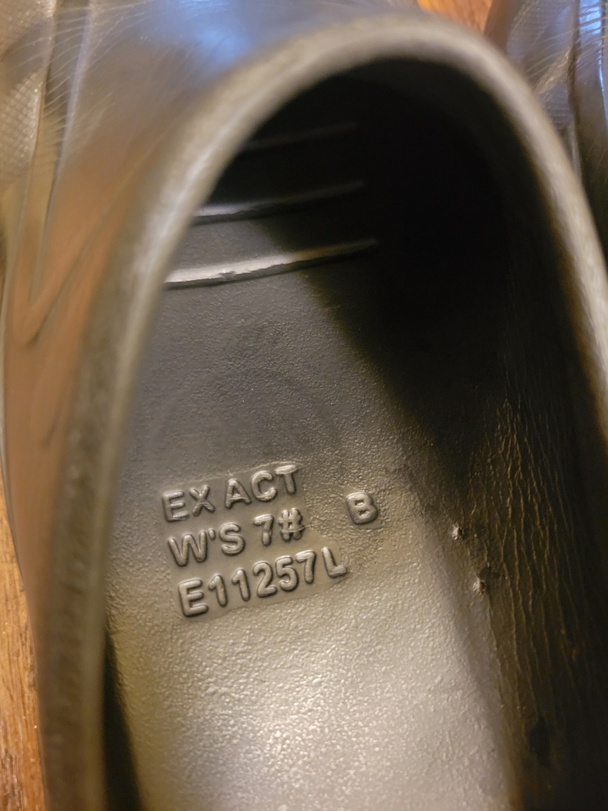 Anywear Clogs, Nursing Clogs for Women & Men Size W7, M5 Black