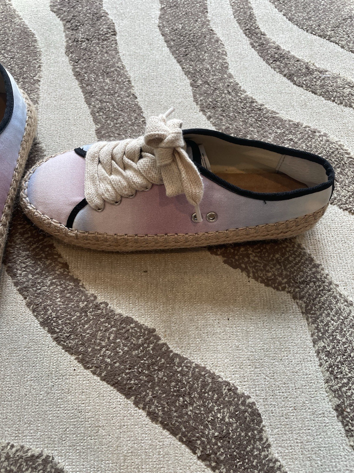 NWT EMU Agonis Pastel Ombré Slip In Tennis Shoes Women’s 6