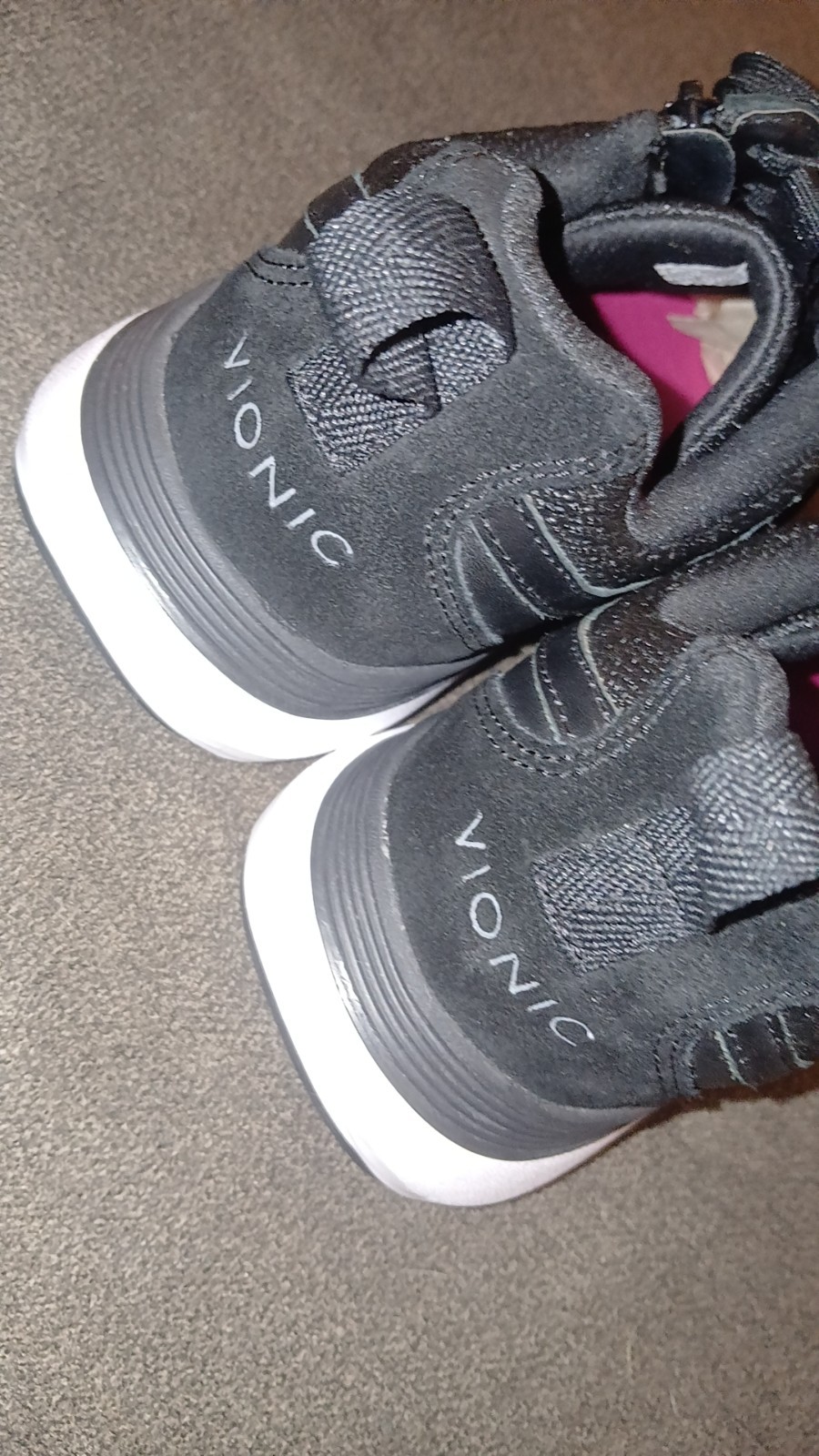 vionic women sneakers (Basically brand new very little wear.)