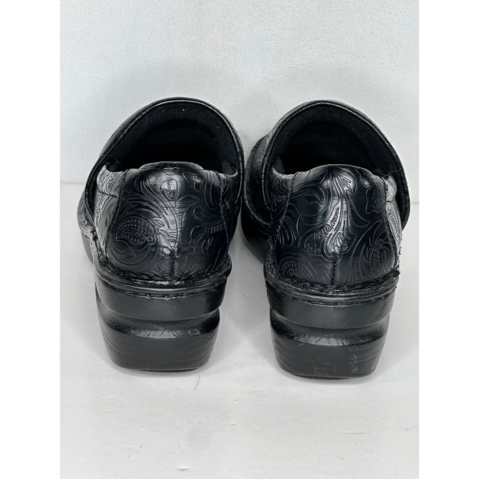 b.o.c. Born Concept Clogs Black Embossed Floral Paisley Bohemian Sz 7