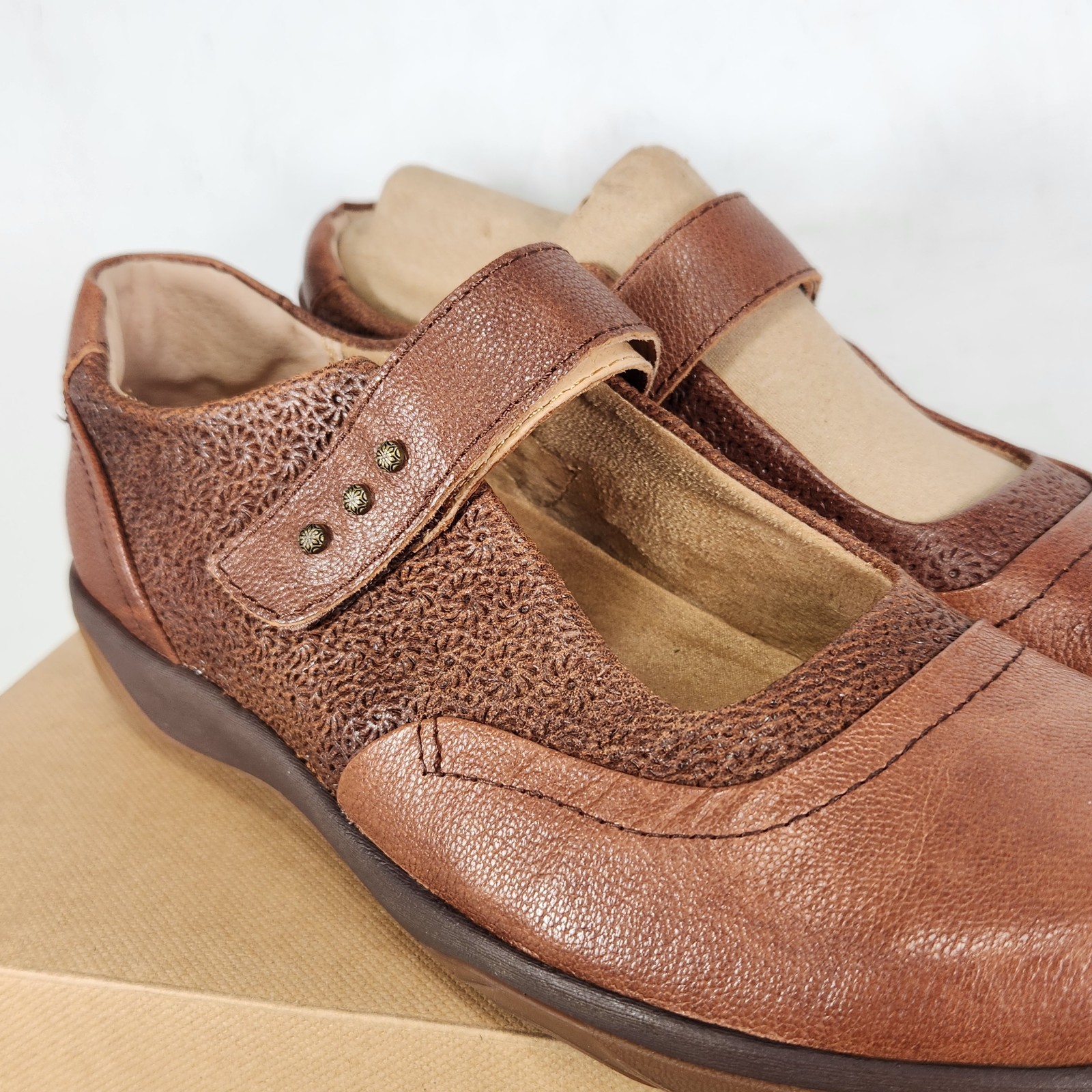 10 WIDE – Halsa Aloe – Brown LEATHER Pattern Embossed