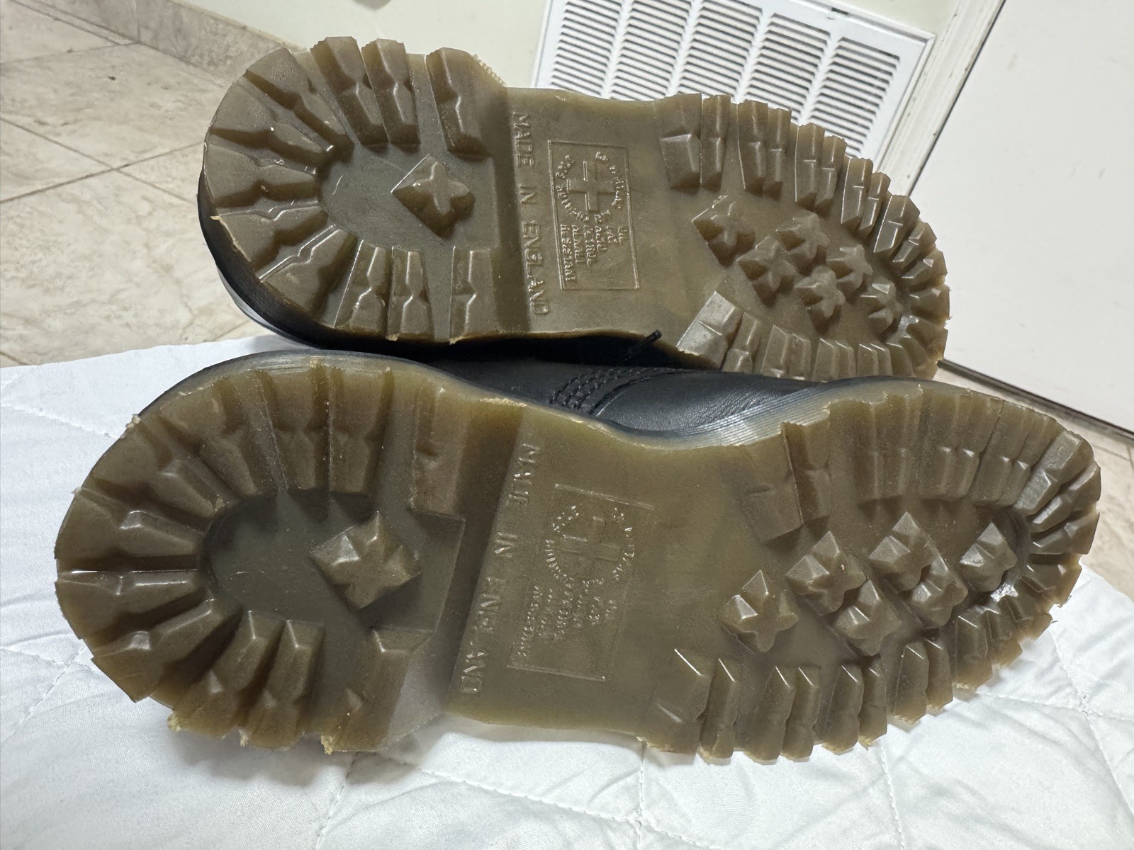 Doc Marten Vintage AW04 Size 4 UK (women us 6) Made In England Shoes 8053