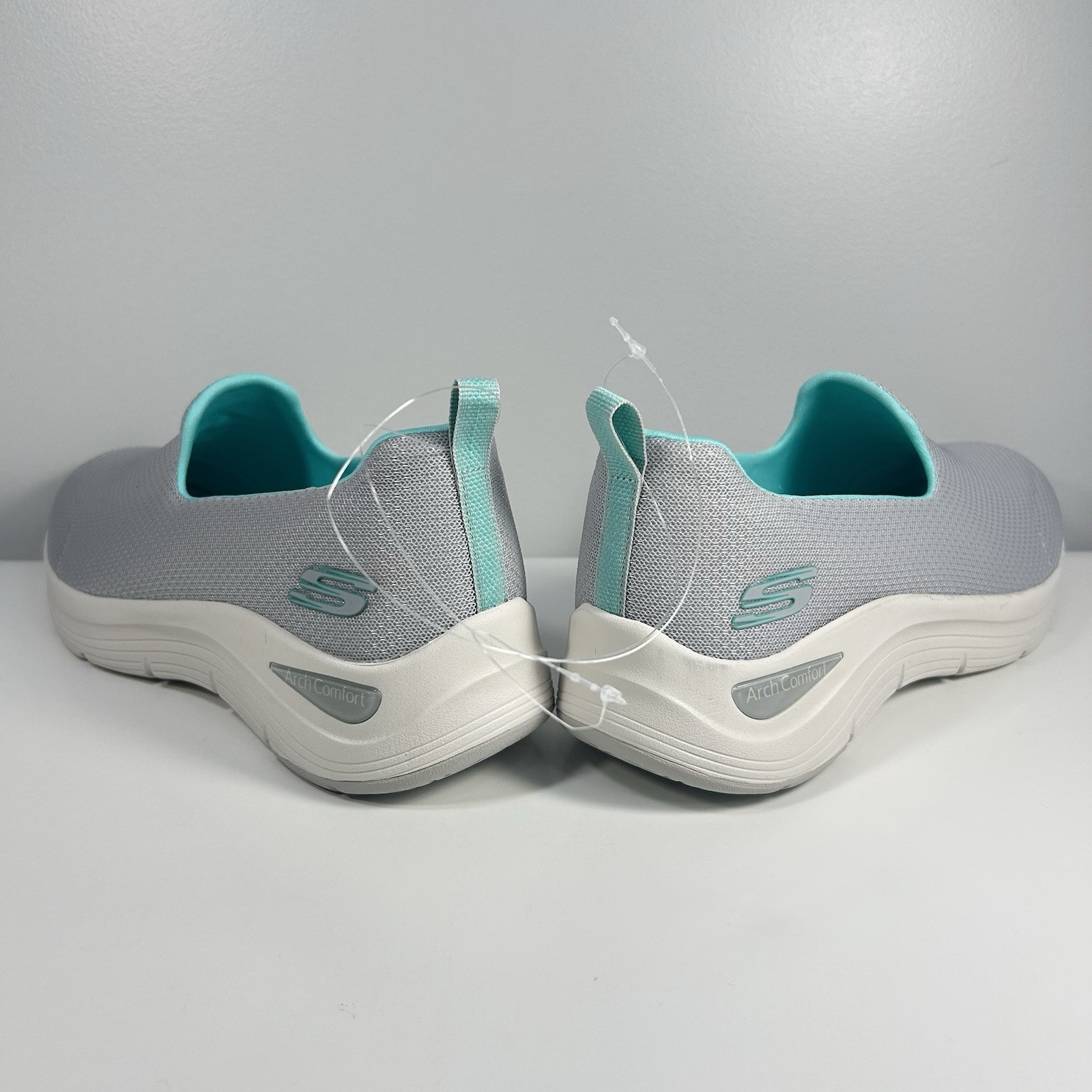 New Skechers Arch Support Shoes Women’s Size 11 Slip On Walking Light Grey Aqua