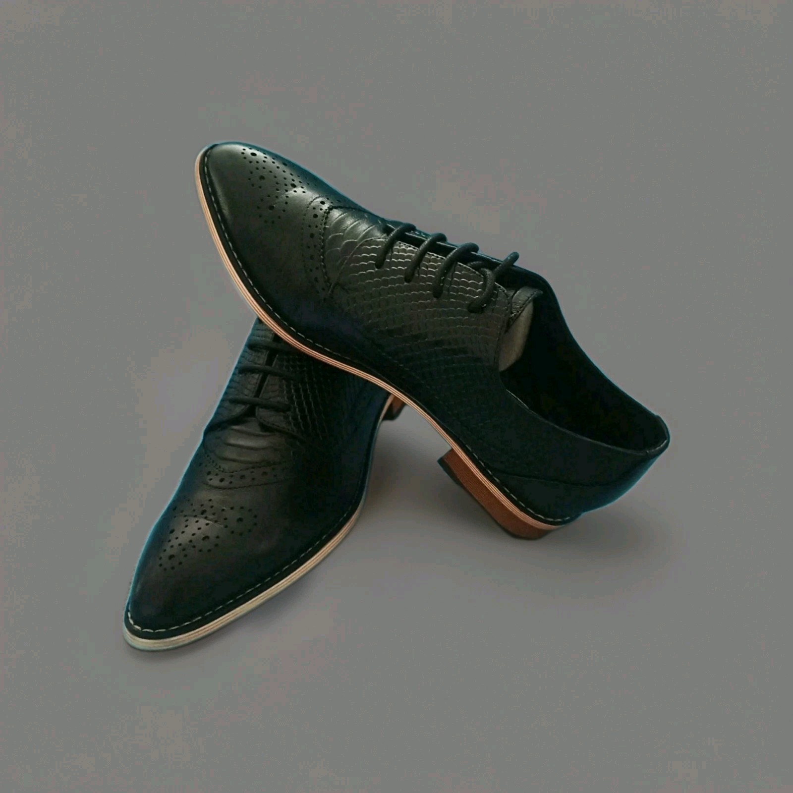 Mona Flying Womens Size 7.5 Leather Flat Oxfords Shoes Snake Skin Pattern