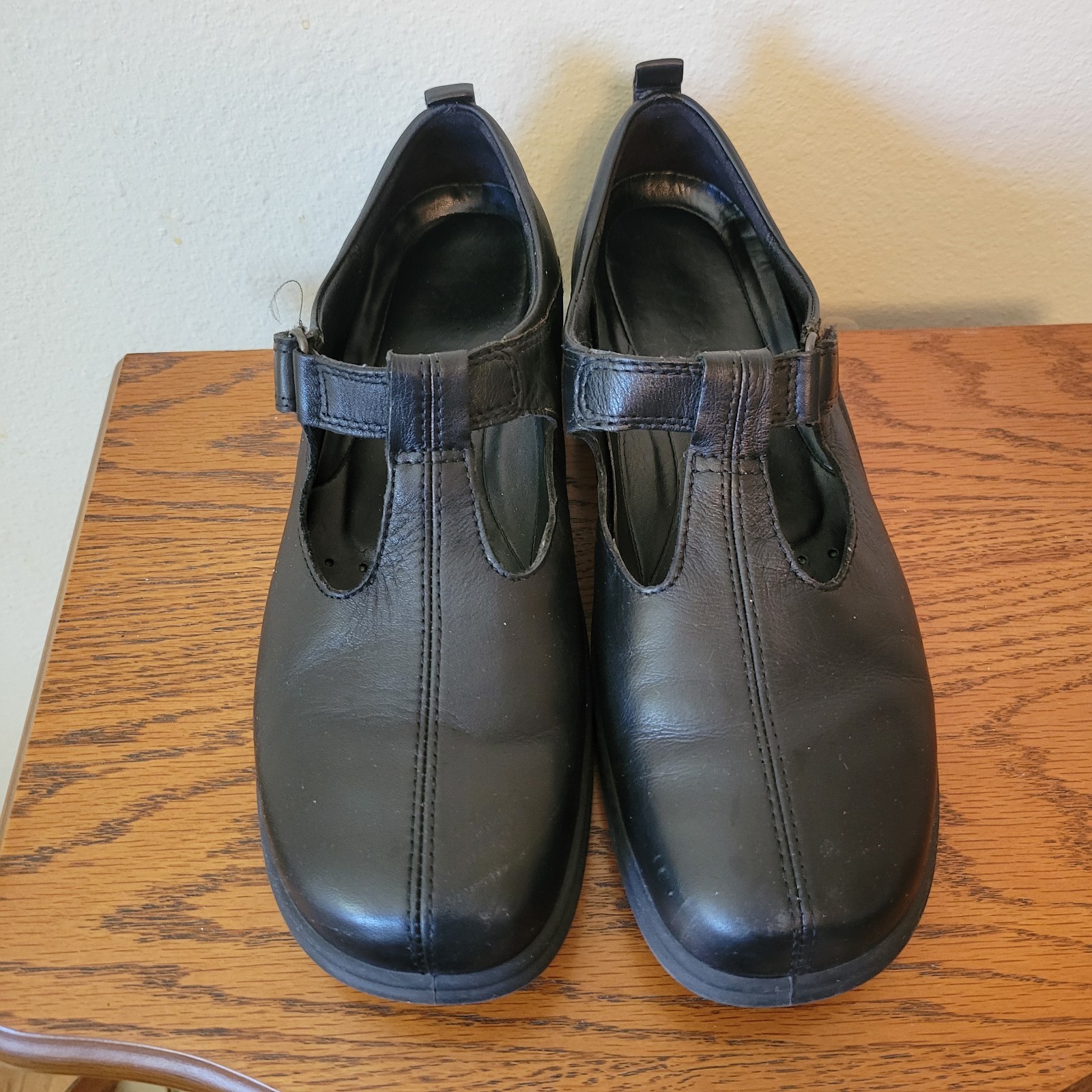 ECCO Womens Sz 8 Black Leather T Strap Mary Jane Comfort Loafers Flat Shoes
