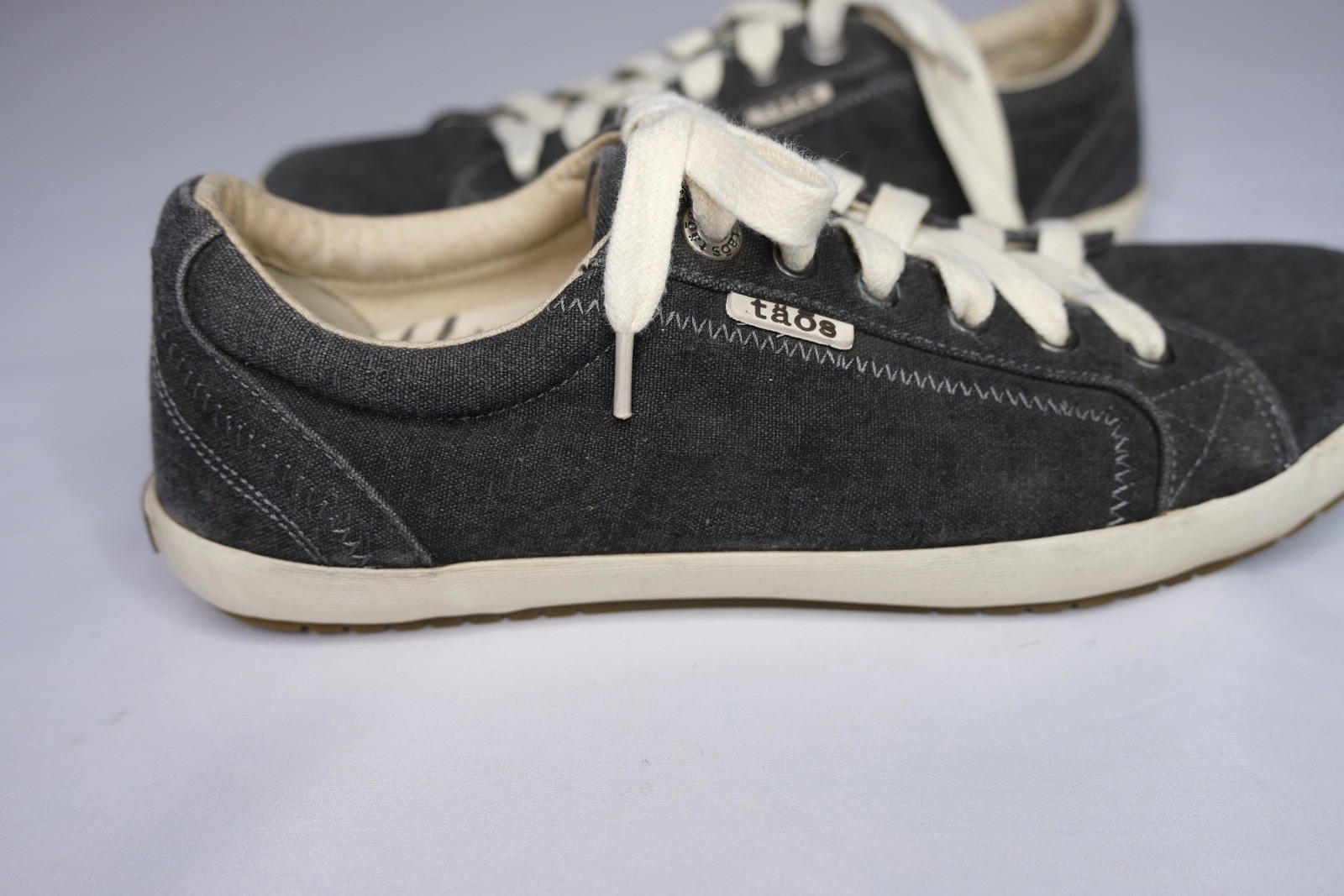 Taos Women’s Star Sneakers Size 10W Lace Up Comfort Shoes Charcoal Grey Wash
