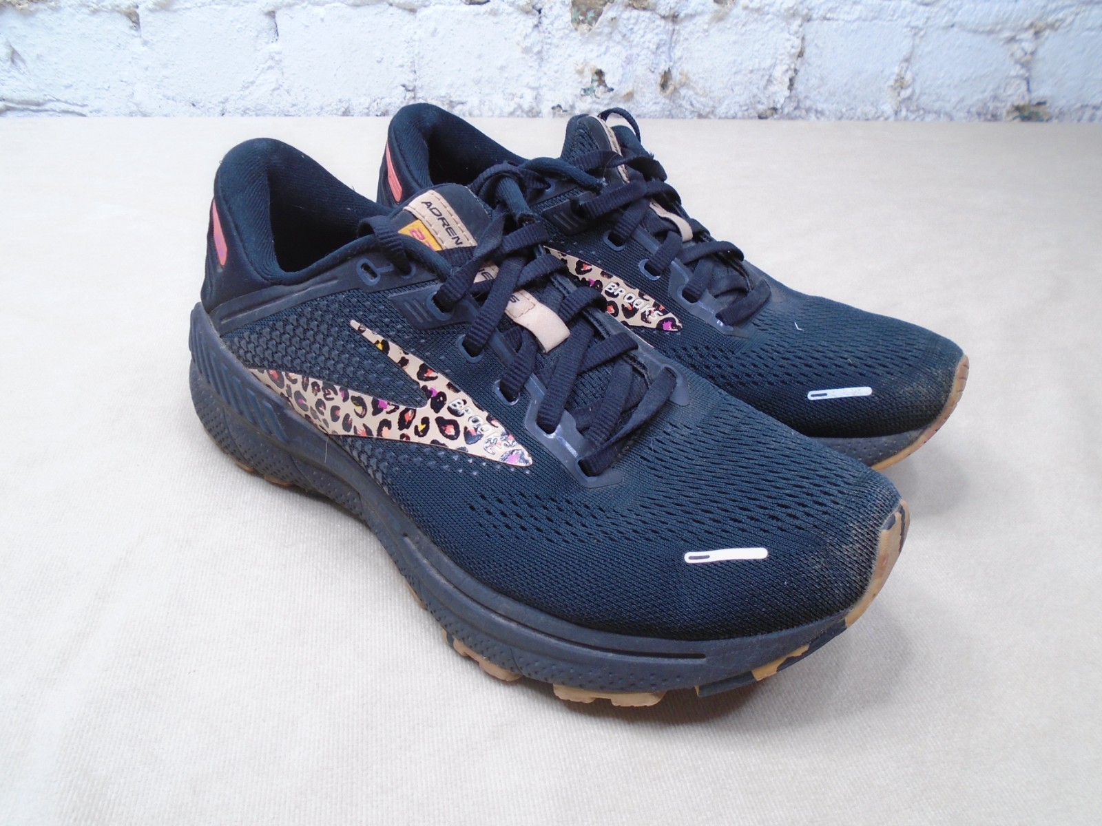 Brooks Adrenaline GTS 22 Running Fashion Sneakers Black Ebony Citrus Womens 8 B