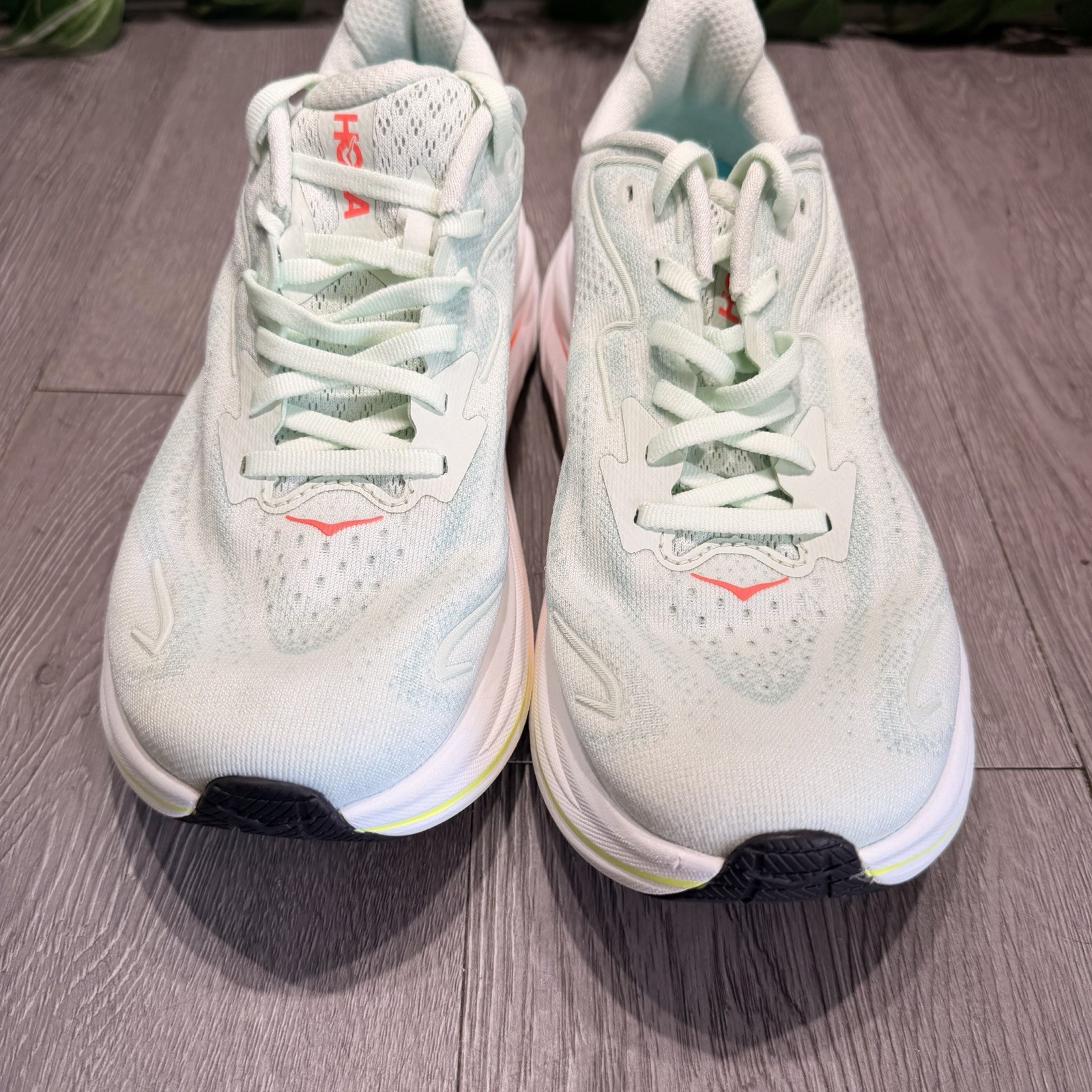 Hoka One One Clifton 10 Womens Size 7 B Sea Glass Neon Running Shoes Sneakers